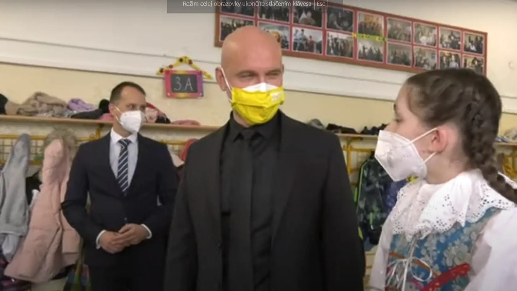 V debate s účinkujúcou.