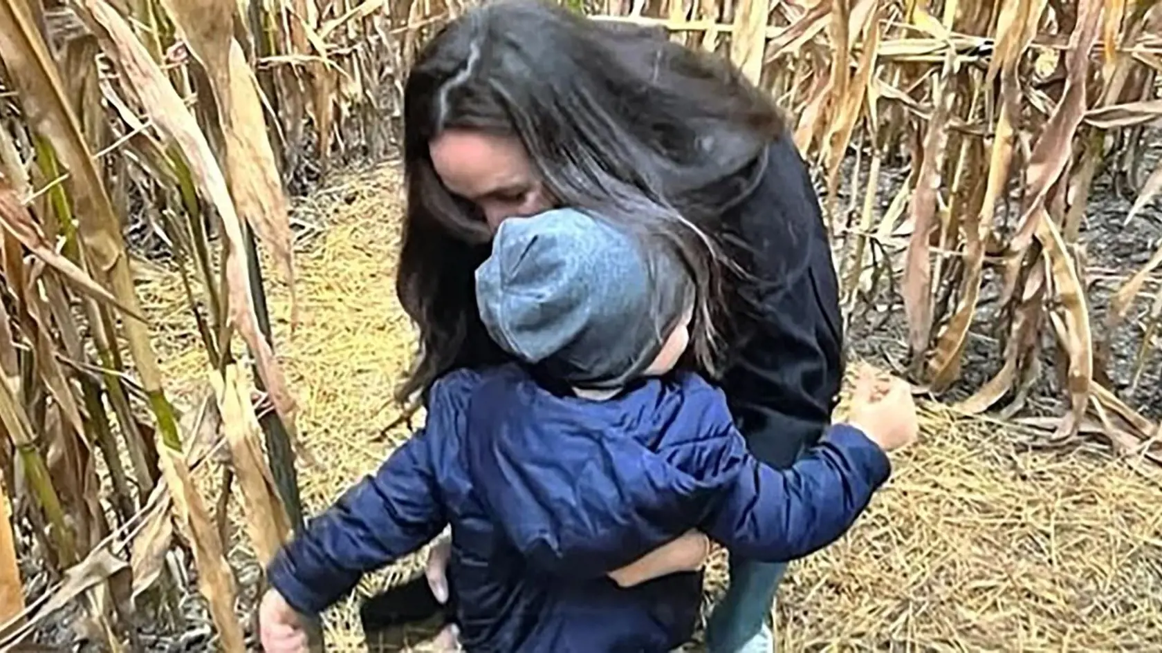 Harry a Meghan zverejnili doteraz nepublikované fotografie dcérky Lilibet