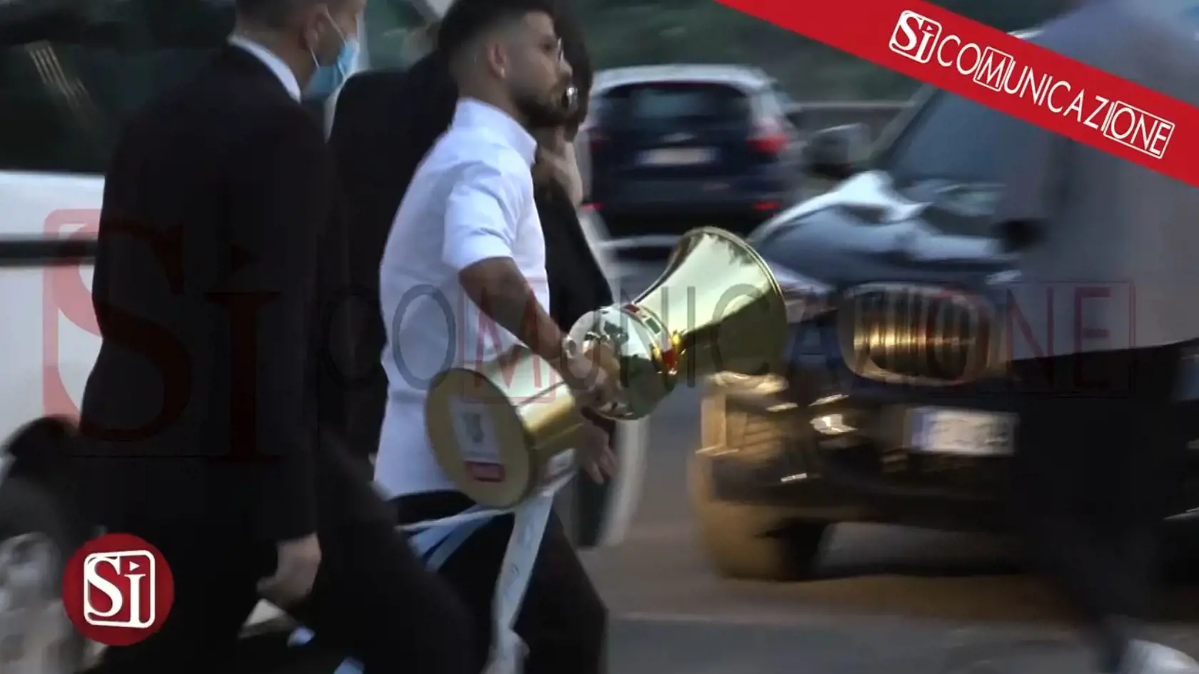 Trofej pre víťaza Coppa Italia priniesol do reštaurácie kapitán Lorenzo Insigne.