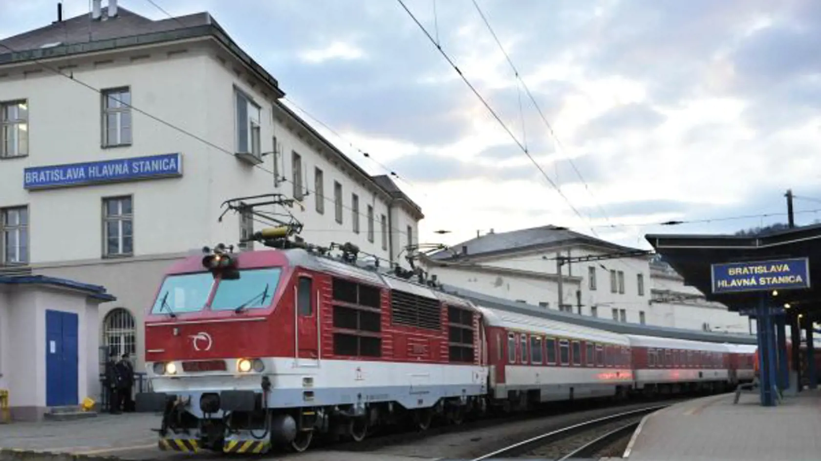 IC vlaky položila stratovosť, ale podľa niektorých aj nedostatok lokomotív.