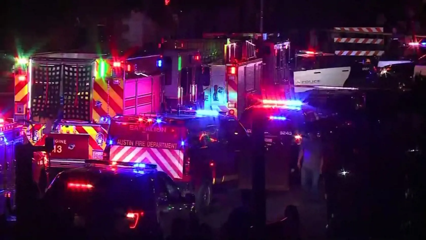 Muž podľahol svojim zraneniam po masovej streľbe na zaplnenej ulici v centre mesta Austin v americkom štáte Texas, kde si incident vyžiadal vyše desiatku zranených.