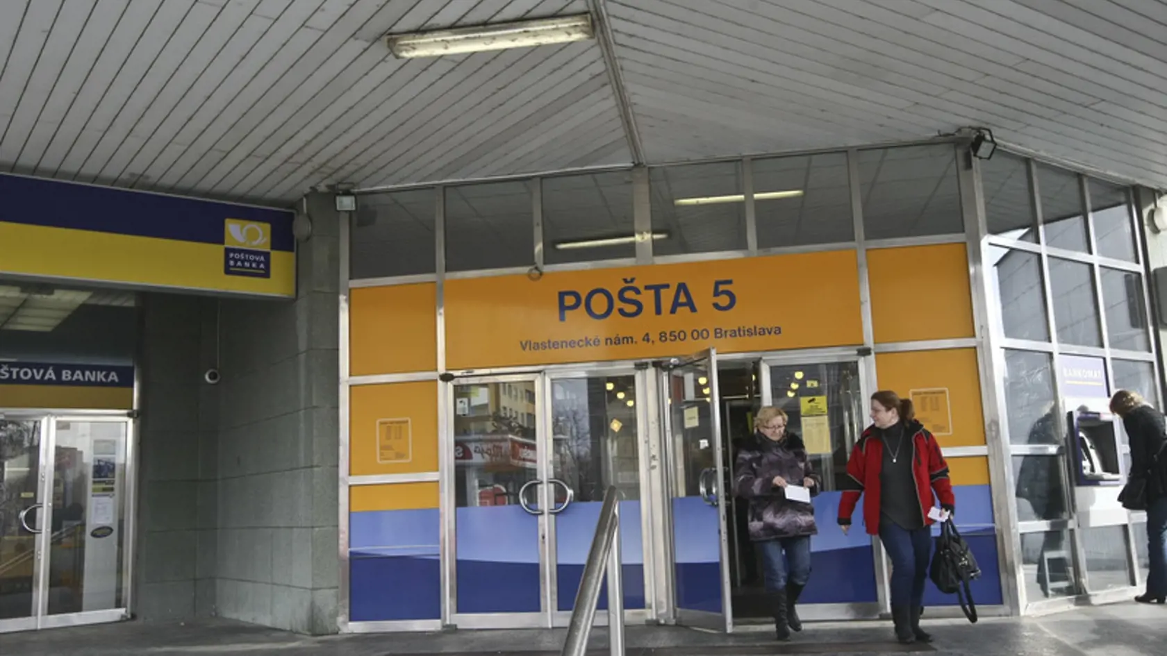 Predsviatočné obdobie prináša už tradične zvýšený záujem o poštové služby, či už posielanie listových zásielok alebo balíkov. Slovenská pošta príjme denne v predvianočnom období viac ako 1 100 000 zásielok. Podiel na tom má aj nákup tovarov na internete, posielanie darčekov prostredníctvom pošty, ale aj stále pretrvávajúca tradícia Slovákov zasielania vianočných pozdravov. Dokedy treba vianočnú poštu poslať, aby stihla prísť načas?