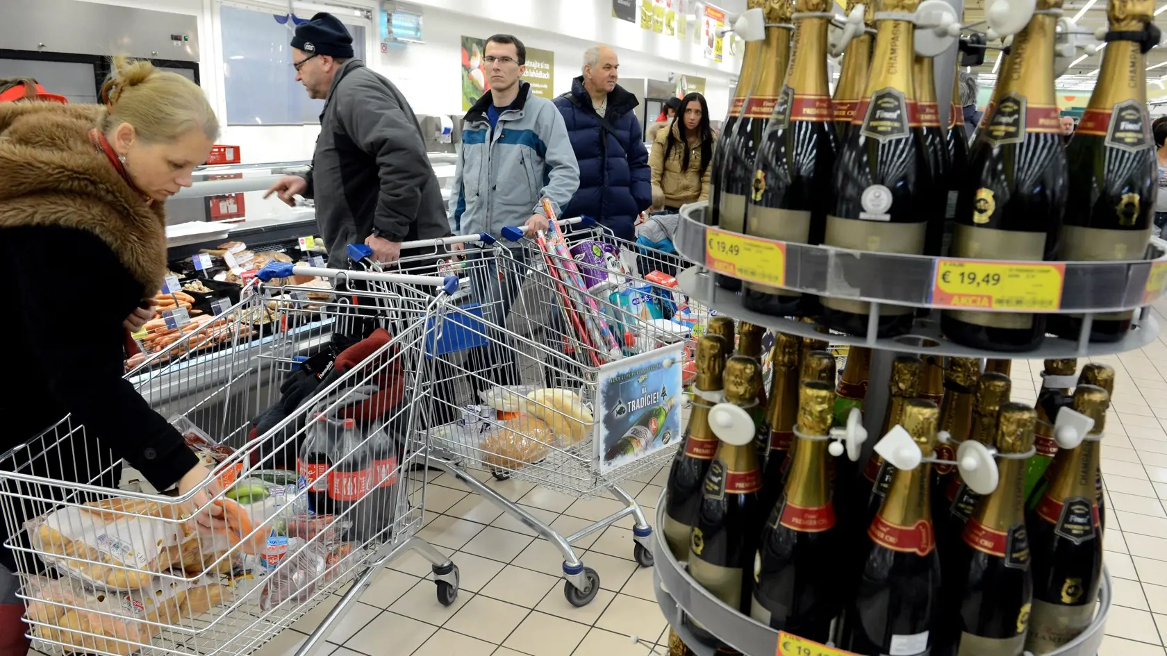 Minárik upozorňuje, že zdravotné problémy môže počas sviatkov spôsobiť aj nadmerné pitie alkoholu.