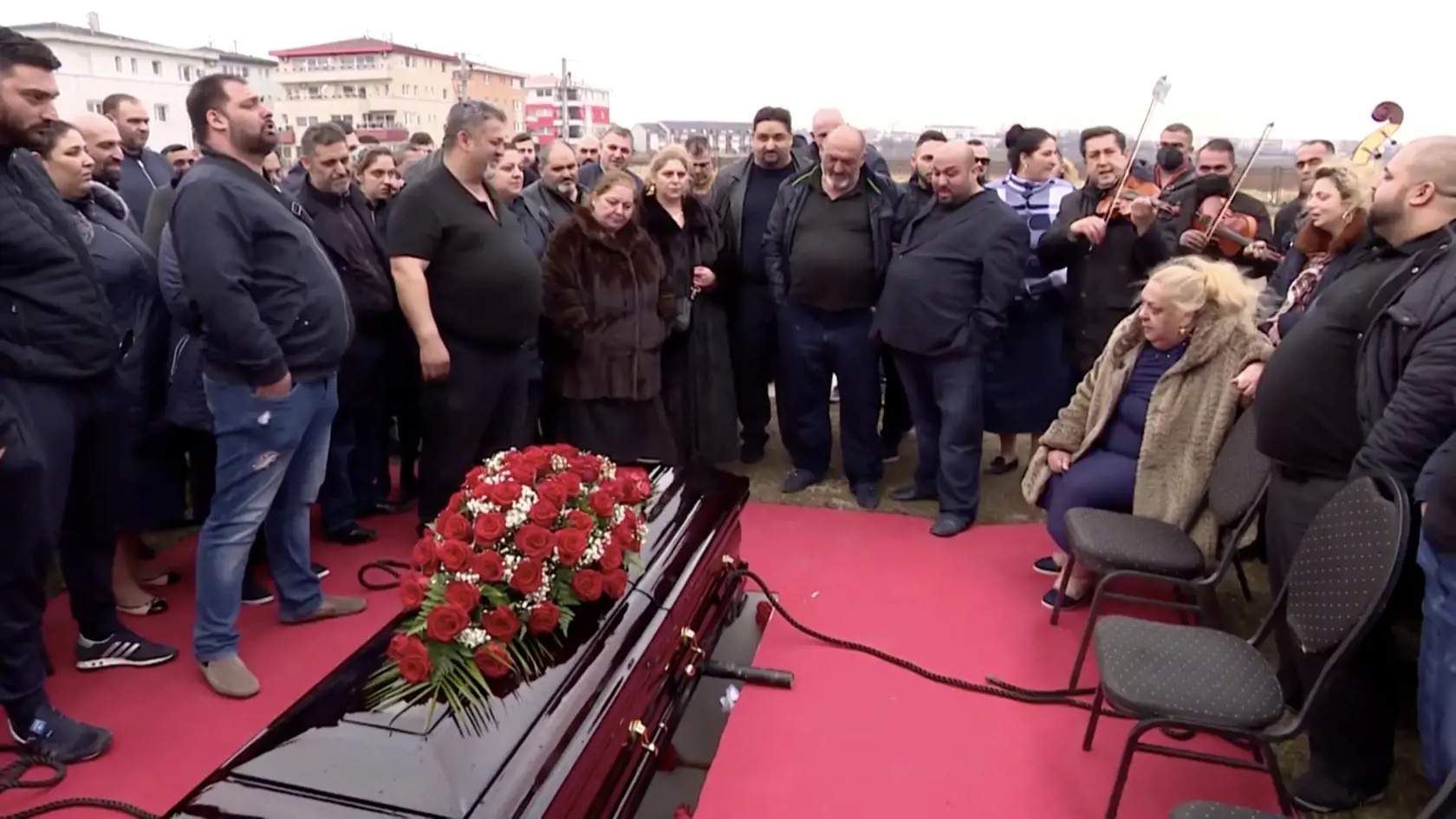 Vpravo sedí Jendova druhá manželka Lenka.