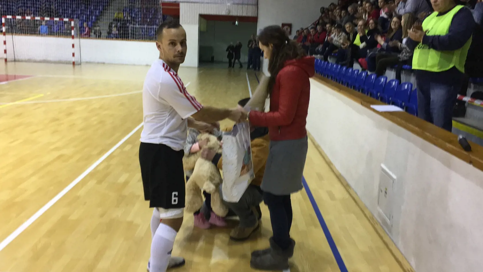Pomôcť ťažko chorej Dominike vymyslel kapitán Mimel Lučenec Attila Fehervári.