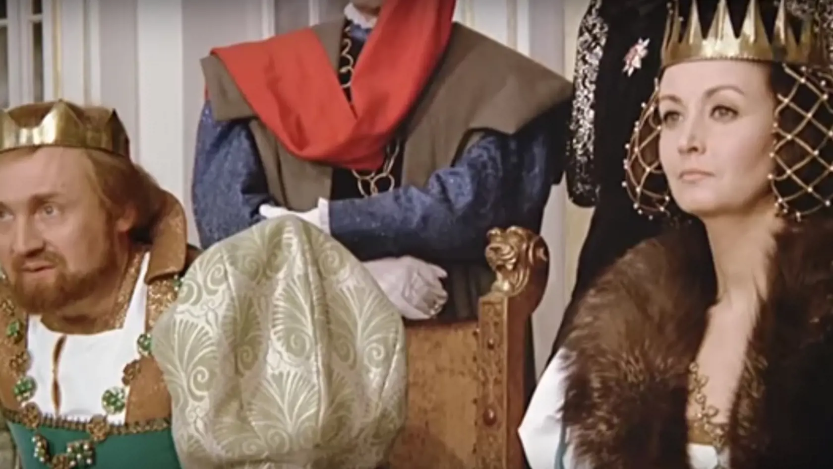 Kráľovnú si v rozprávke zahrala Nemka Karin Lesch, ktorá pôsobila najmä v divadle. Táto rola bola vo filme jej prvou a zároveň poslednou. Po smrti manžela sa uzavrela do seba. Hlas jej prepožičala Květa Fialová.
Kráľa stvárnil taktiež Nemec - Rolf Hoppe (87), ktorý je dodnes aktívny a natáča jedno dielo za druhým. Je ženatý a má dve dcéry. Do češtiny ho nadaboval Otto Šimánek. Jeho kariéru takmer ukončila choroba hlasiviek. No, žiaľ, aj teraz ho trápi zdravie.