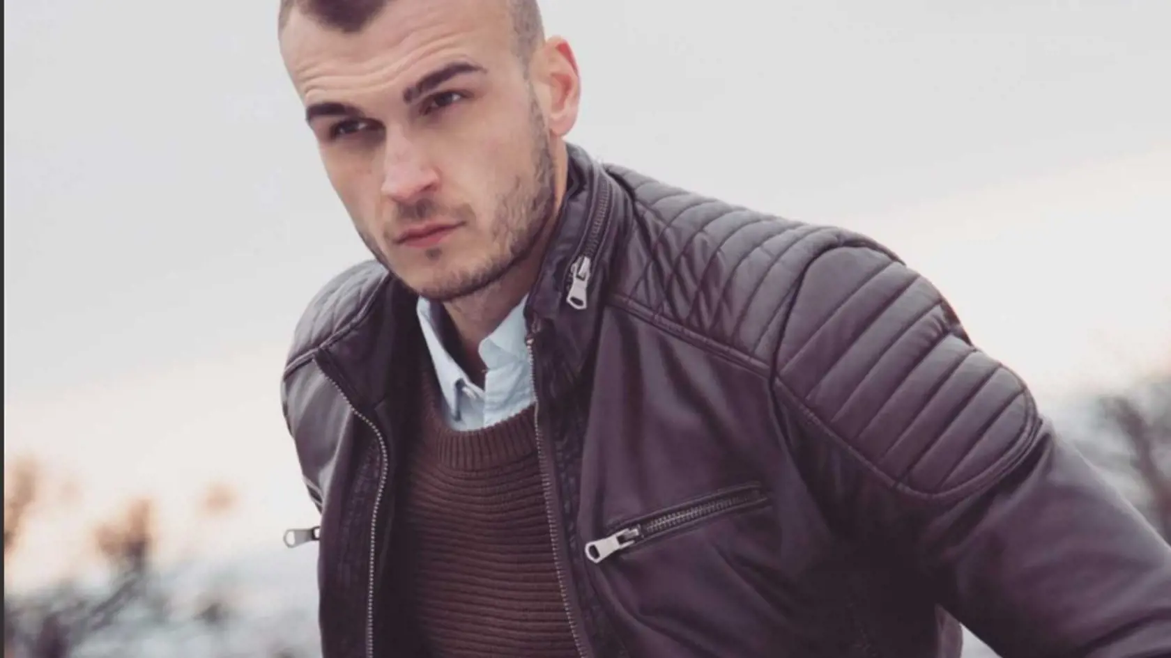 Herec Jakub Kuka zažiari už v januári v seriáli Za sklom 2.