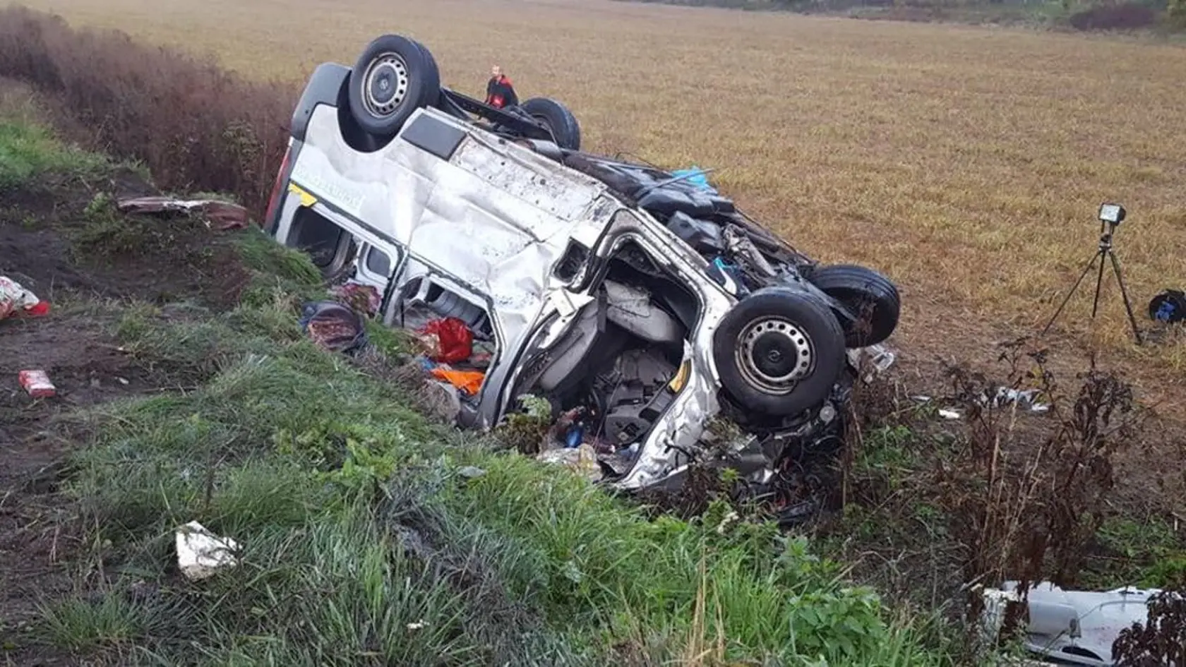 Zábery z tragickej dopravnej nehody. Zomrelo pri nej osem ľudí - vodič a sedem opatrovateliek.