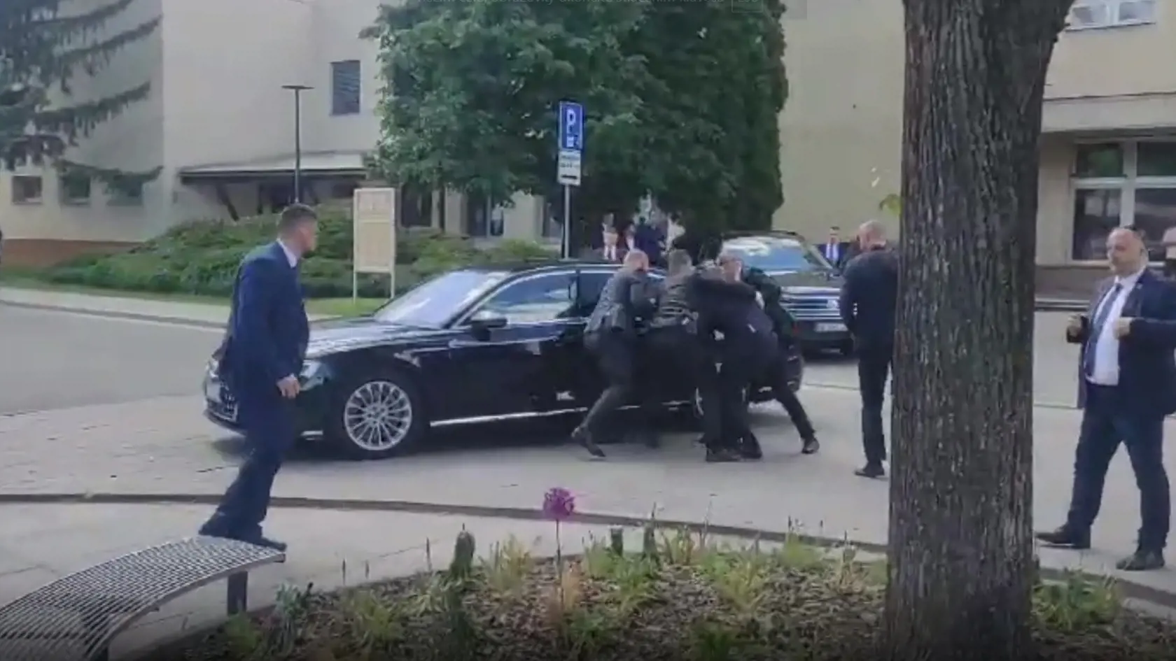 Polícia strelca okamžite spacifikovala a zadržala.