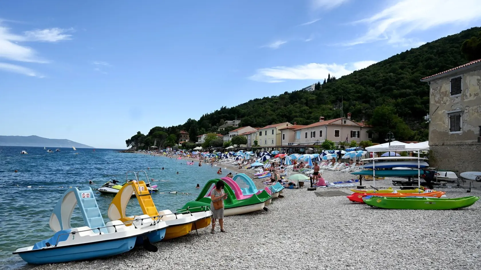 Turisti, ktorí sa odvážia vycestovať do Chorvátska sa stále nájdu. Krajina však eviduje prudký nárast prípadov koronavírusu.
