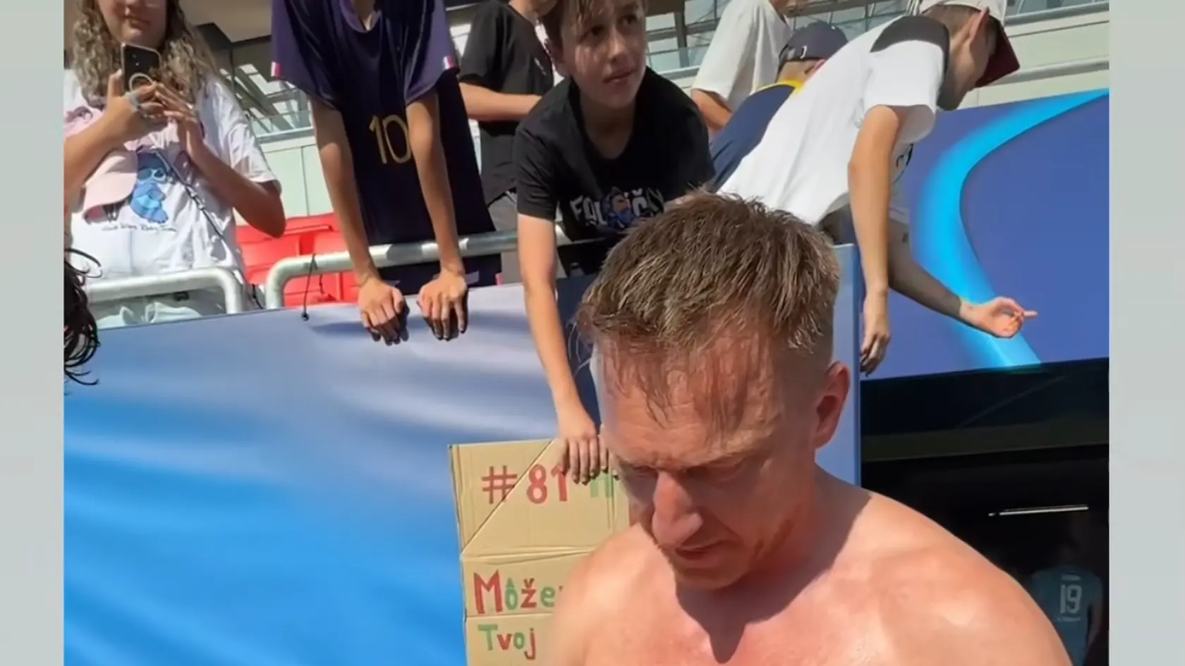 Tieto svaly mu by mu závidela nie jedna mladá hviezda z NHL...
