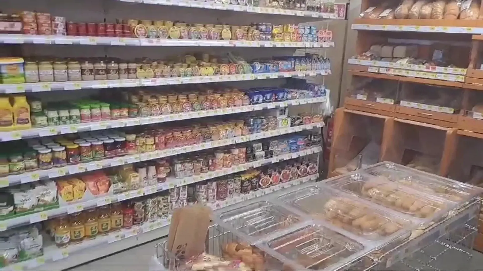 V malebnej obci Šalgočka v okrese Galanta, kde žije necelých 500 obyvateľov, 31. mája otvorili prvú automatizovanú predajňu 24/7. Prečo to je práve táto obec?