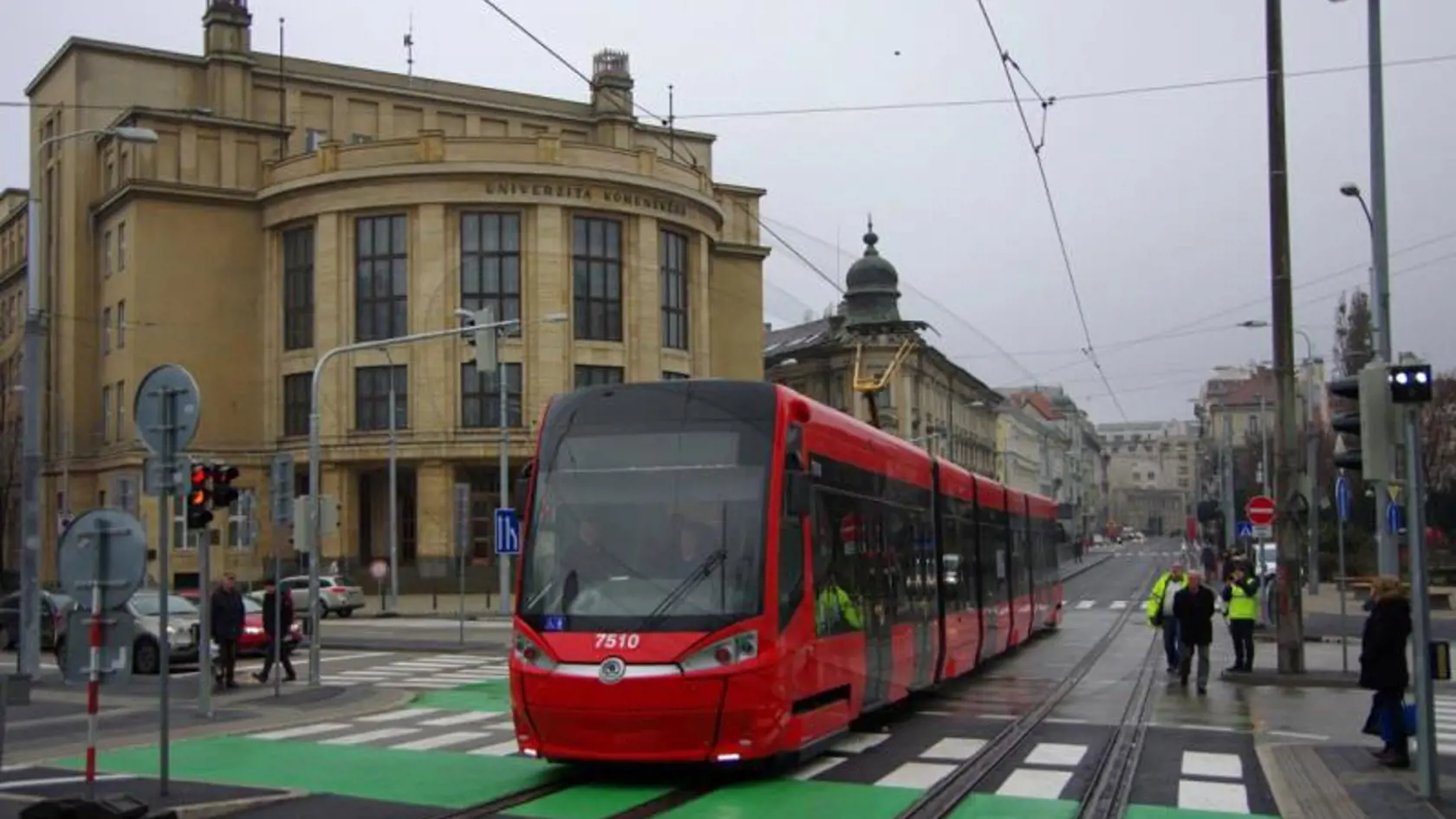 V Bratislave sa vykoľajila električka. Ilustračné foto.