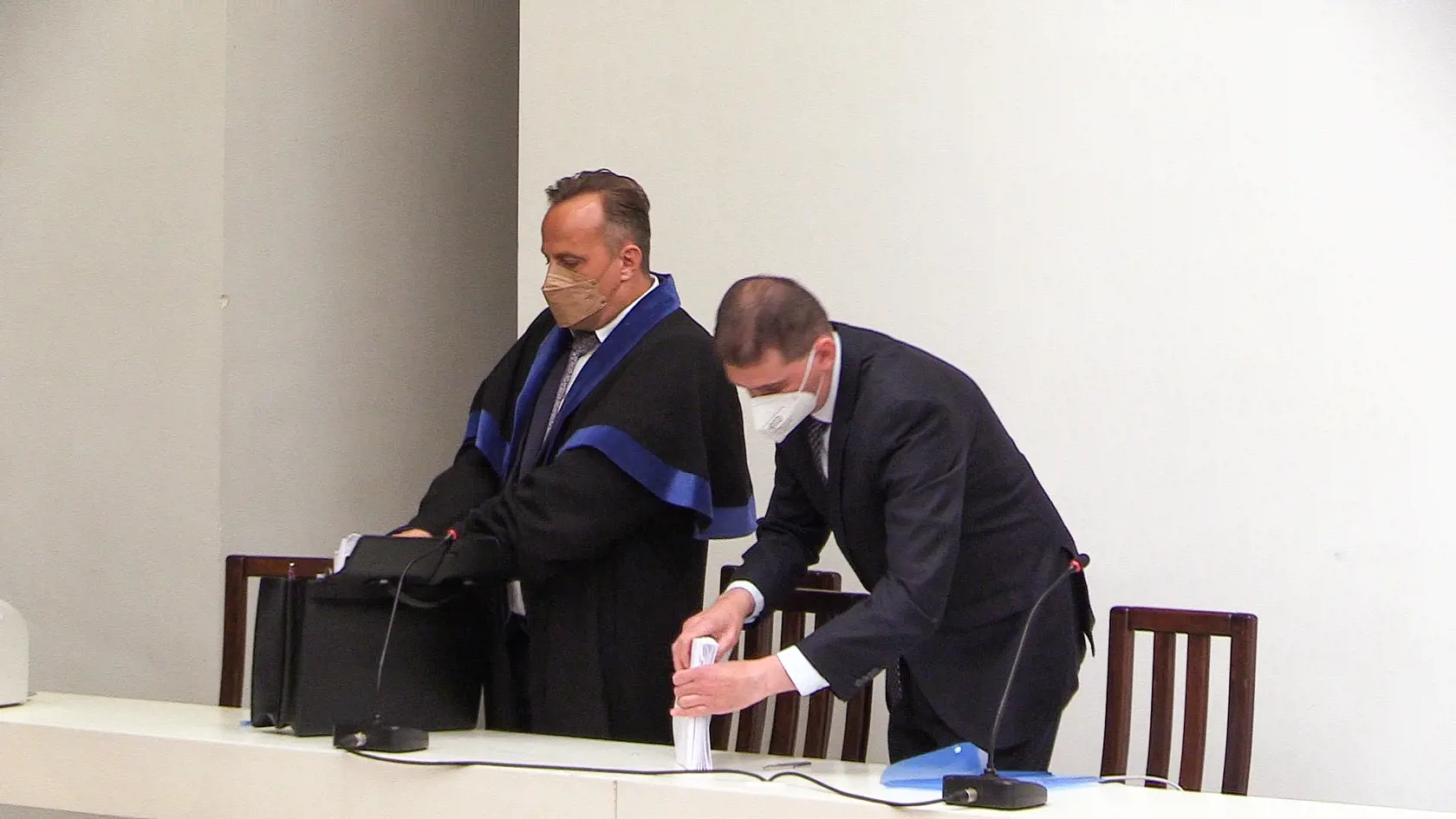 Riaditeľ Úradu inšpekčnej služby Adrián Szabó bude stíhaný väzobne.