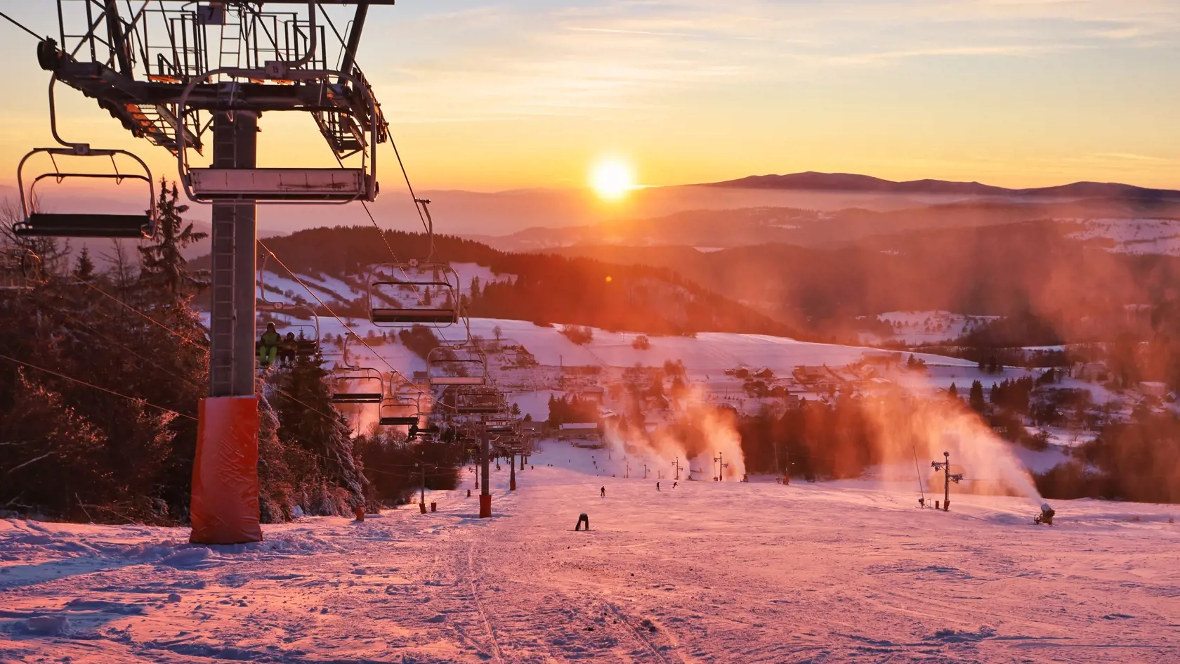 Colorful,Winter,Sunset,Lift,Ski,Resort,In,Krahule,Mountains,In