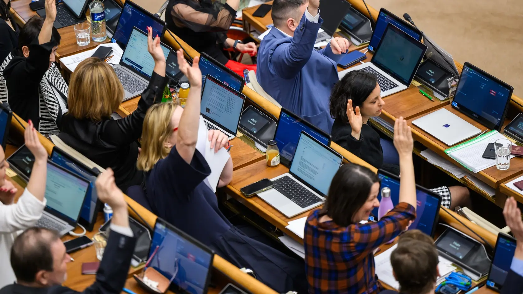 Mimoriadna schôdza NRSR sa skončila debatou o pandémii.