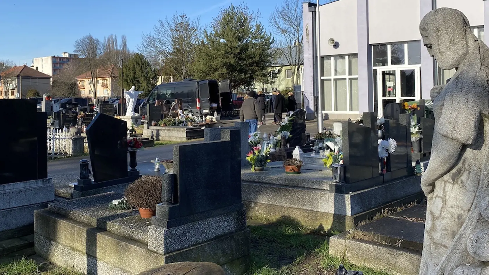 Pohreb Stanislava Telekyho (†53) z Michaloviec, ktorý zavraždil svoje dve deti Zuzanku (†14) a Martinka (†12) aj manželku Eriku (†44), sa uskutočnil v pondelok 23. 1. 2023, šesť dní po tom, ako si siahol v utorok 17. 1. 2023 aj na svoj život. Jeho obete pochovali v sobotu 21. 1. v Erikinom rodisku v Ladomírovej. Pri ich troch truhlách bol dátum úmrtia uvedený 15. 1. 2023.