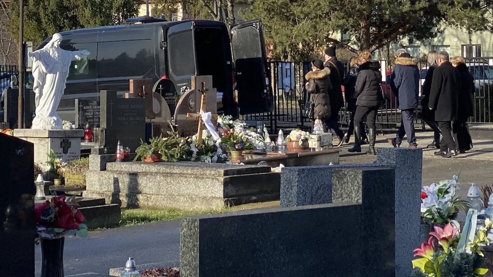 Pohreb Stanislava Telekyho (†53) z Michaloviec, ktorý zavraždil svoje dve deti Zuzanku (†14) a Martinka (†12) aj manželku Eriku (†44), sa uskutočnil v pondelok 23. 1. 2023, šesť dní po tom, ako si siahol v utorok 17. 1. 2023 aj na svoj život. Jeho obete pochovali v sobotu 21. 1. v Erikinom rodisku v Ladomírovej. Pri ich troch truhlách bol dátum úmrtia uvedený 15. 1. 2023.
