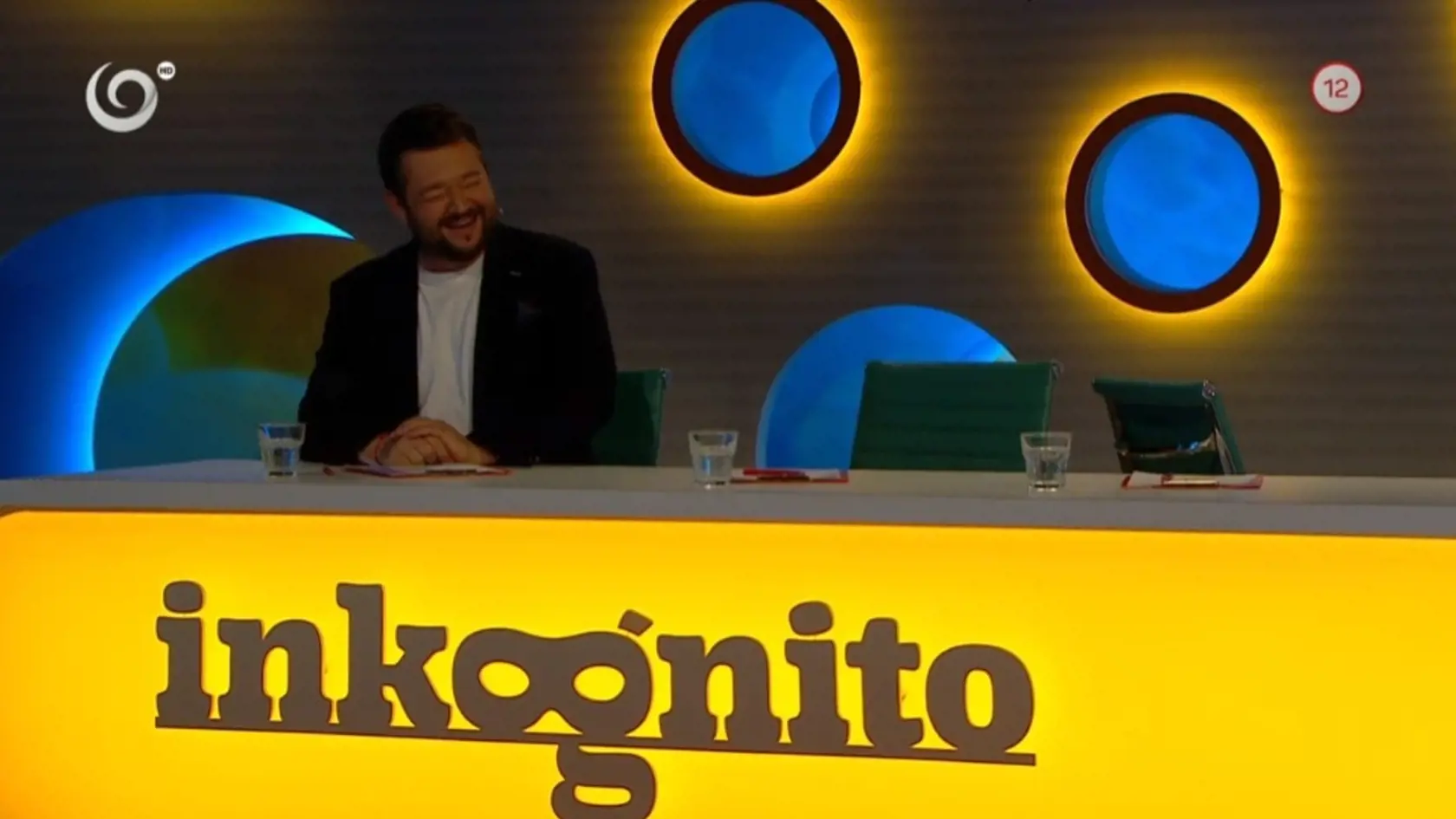 Michal si pobyt v štúdiu osamote užíval.