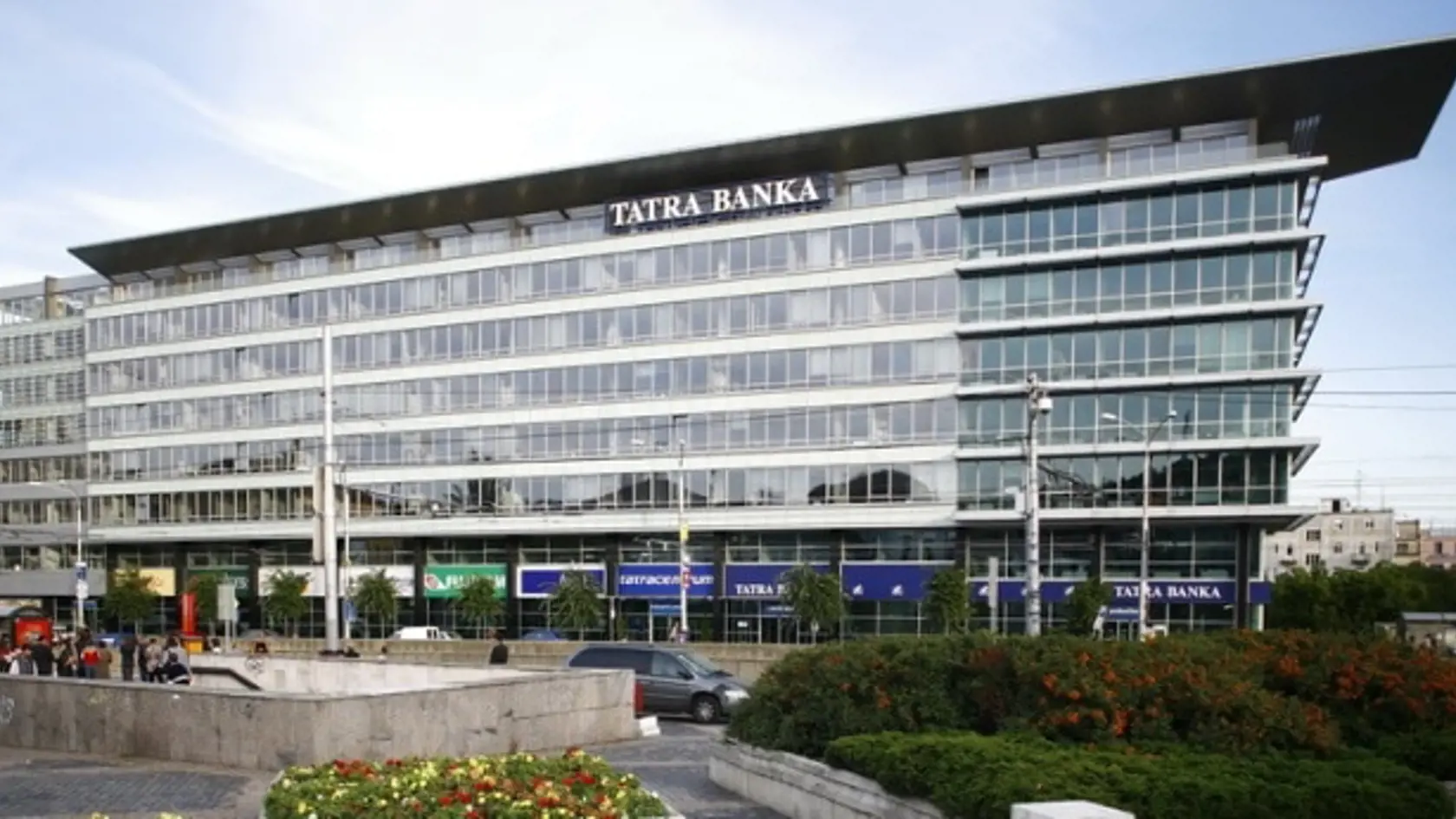 Poplatok za vklad v hotovosti zaviedla Tatra banka od 28. februára.