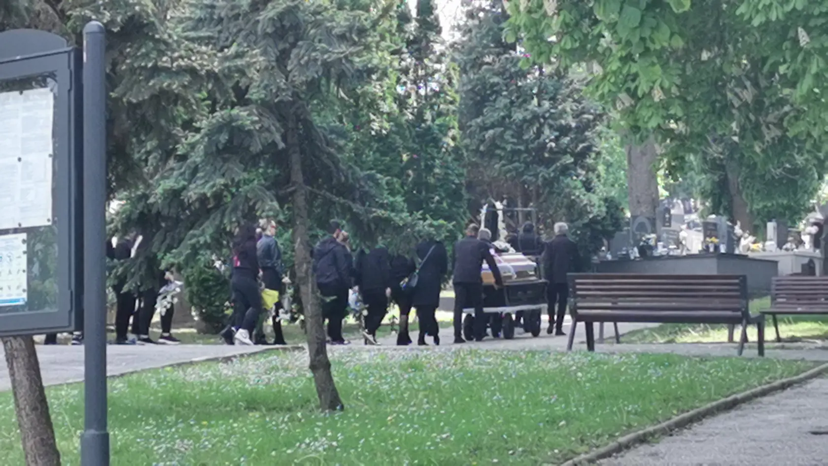 So Samuelom sa rozlúčili na cintoríne v Hlohovci.