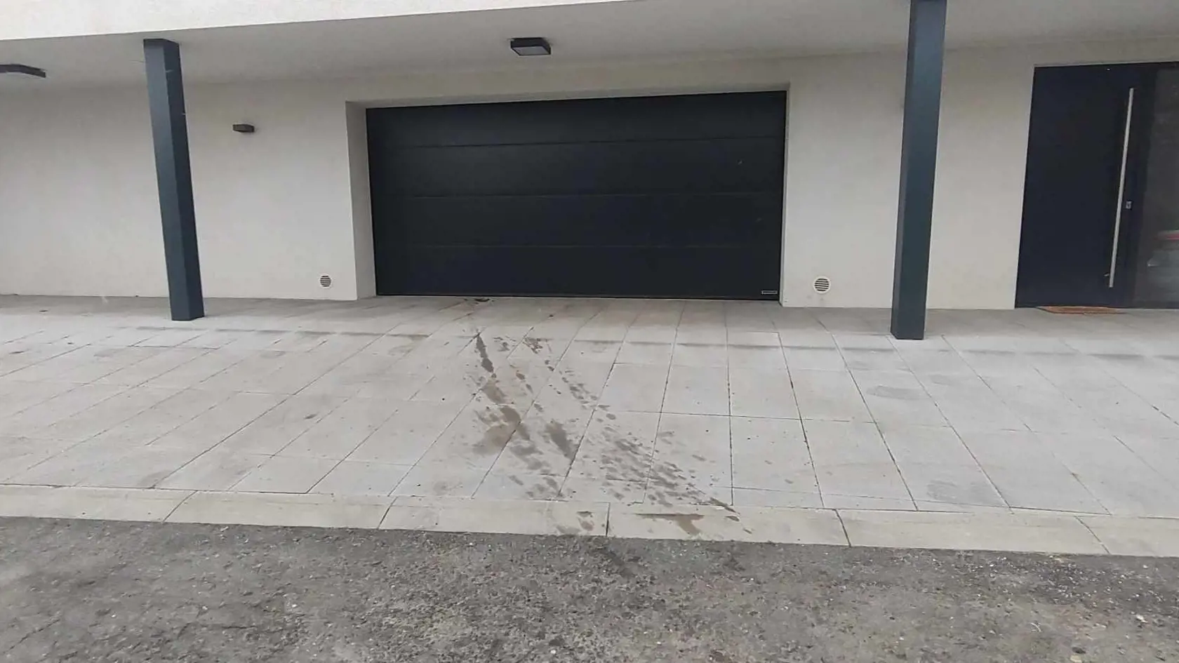 Olejová stopa viedla až do garáže, v ktorej Andrej Danko parkuje.