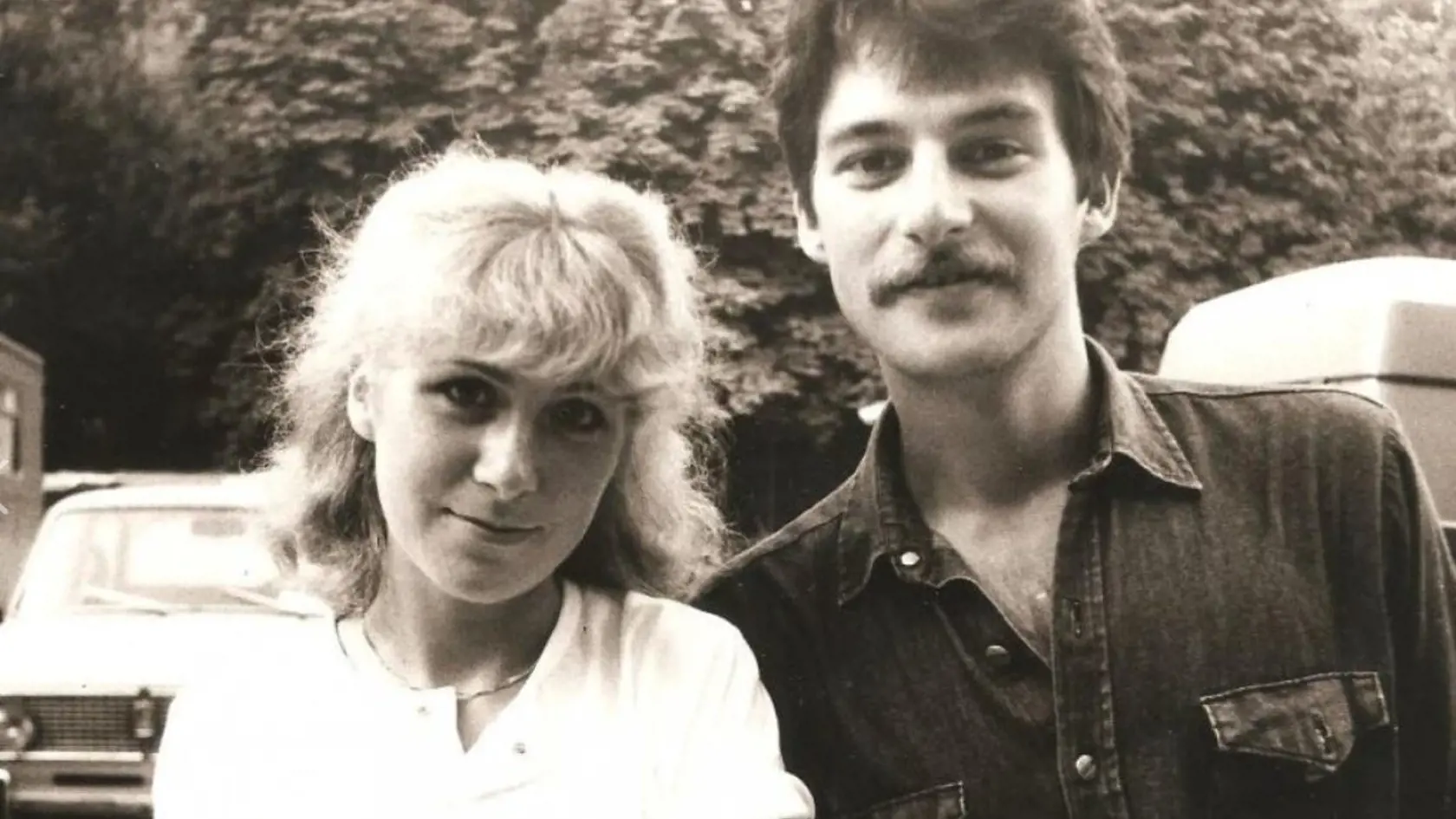 Kľúčovým momentom pre neho bolo zoznámenie s Evou Wolframovou, s ktorou tvoril na začiatku kariéry spevácke duo.