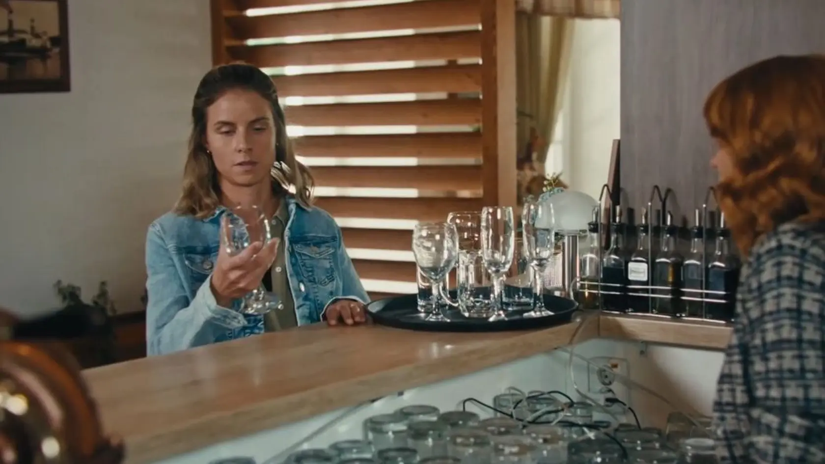 Barbora dá Rebeke jasne najavo, že sa nenechá obrať o manžela.