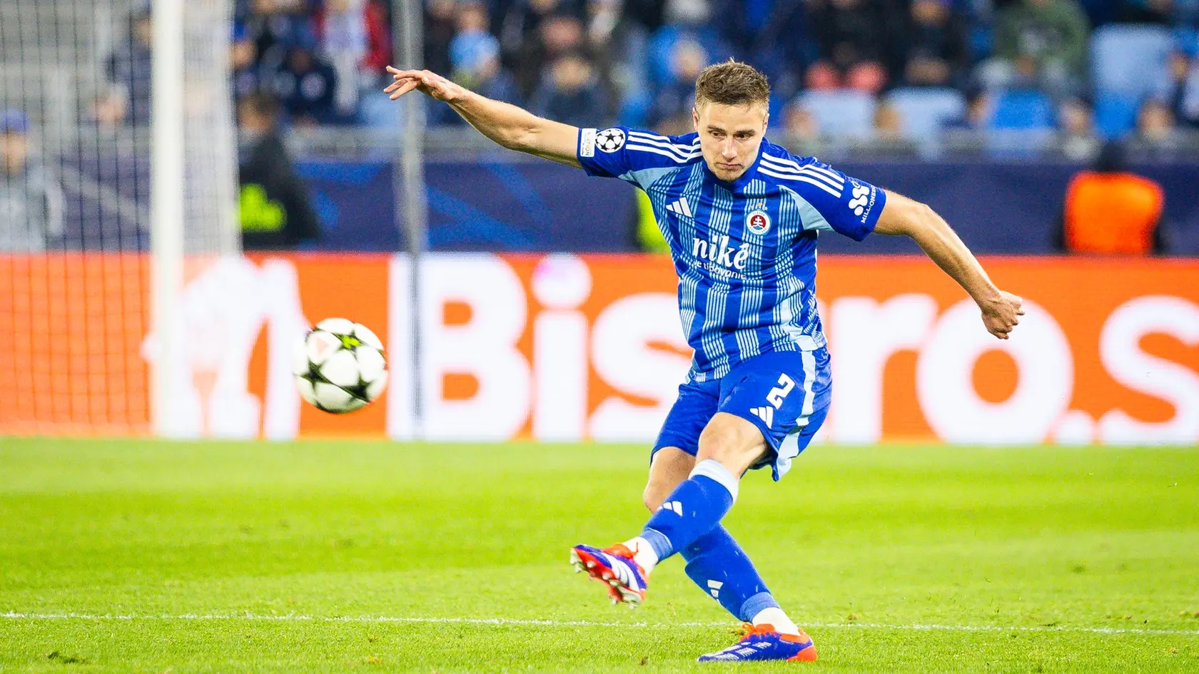 Zápas ligovej fázy Ligy majstrov ŠK Slovan Bratislava - GNK Dinamo Záhreb. Na snímke  Siemen Voet.