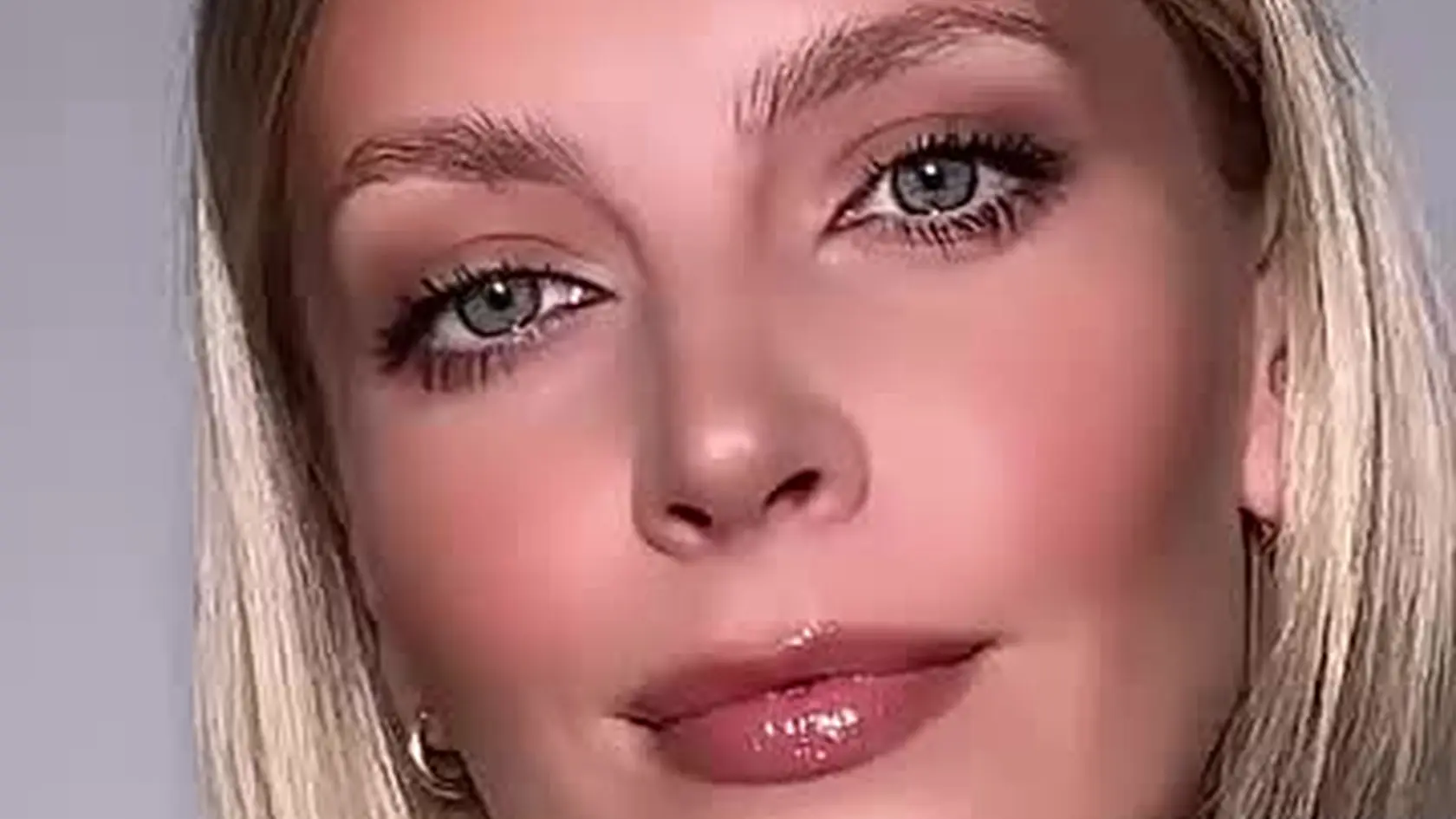Nauč sa krok za krokom vytvoriť dokonalý make-up look v našom novom video tutoriály