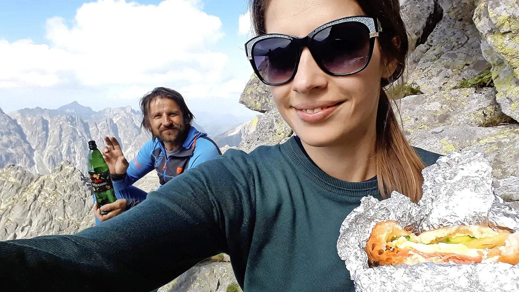 Miluje hory, dokonca sa začala venovať horolezectvu.