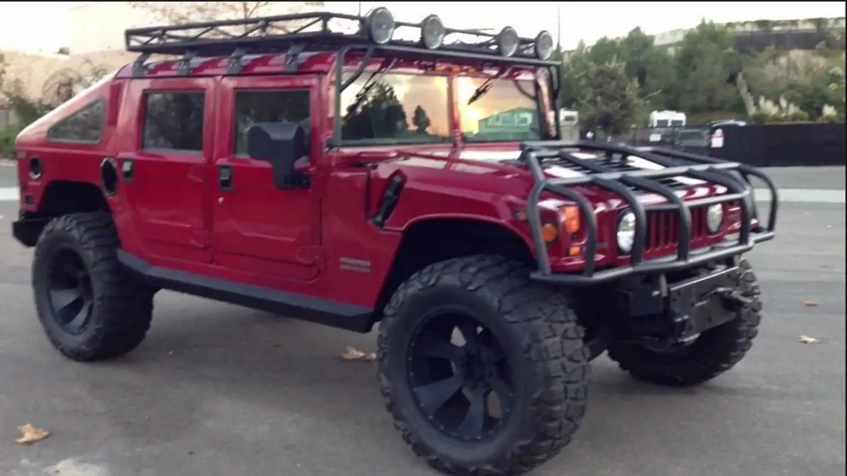 Hummer H1. Americký vojenský špeciál sa úpravami stalo auto, ktoré hneď po uvedení na komerčný trh okamžite vzbudilo vlnu úžasu. Obrovský voz priťahoval jednoduchších chlapov. Auto svojím špecifickým šarmom padlo do oka aj slovenským mafiánom. Hummera mal aj údajný prvý šéf bratislavskej mafie akýsi Miroslav Sýkora. Zomrel v roku 1997 a je verejným tajomstvom, že v smrti Remiáša mal prsty aj on.