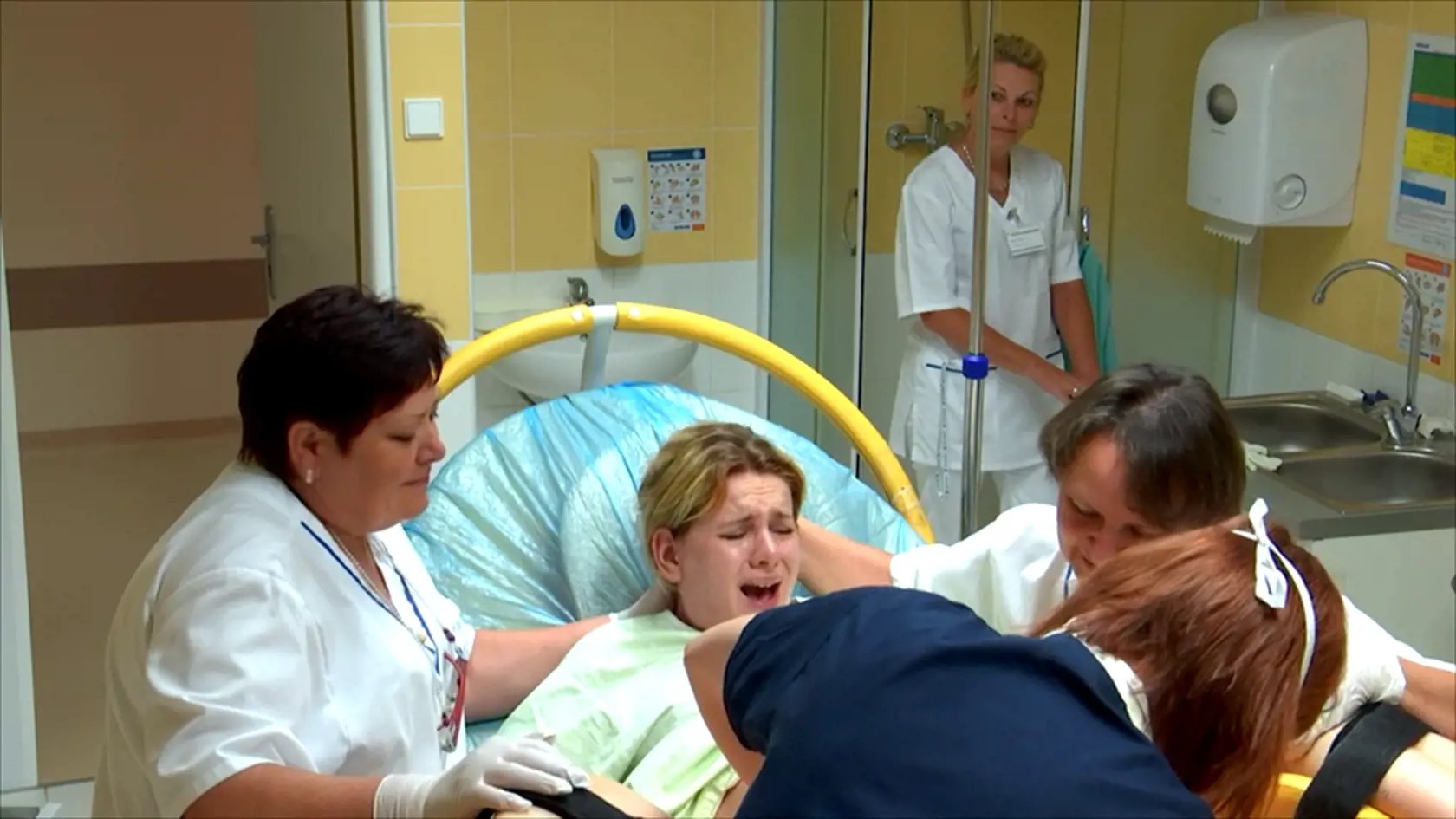 Zábery na pôrody divákov neohúrili.
