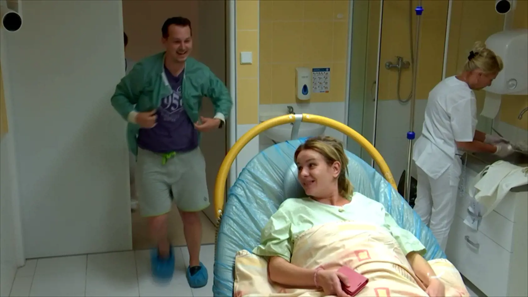 Zábery na pôrody divákov neohúrili.