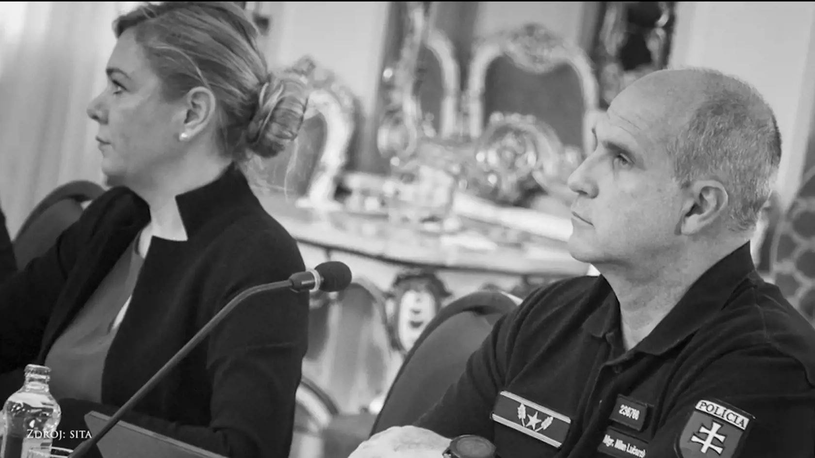 Video Pellegriniho a Denisy Sakovej: Okrem fotiek Lučanského, nezabudli ani na spoločné fotky seba a nebohého policajného šéfa.