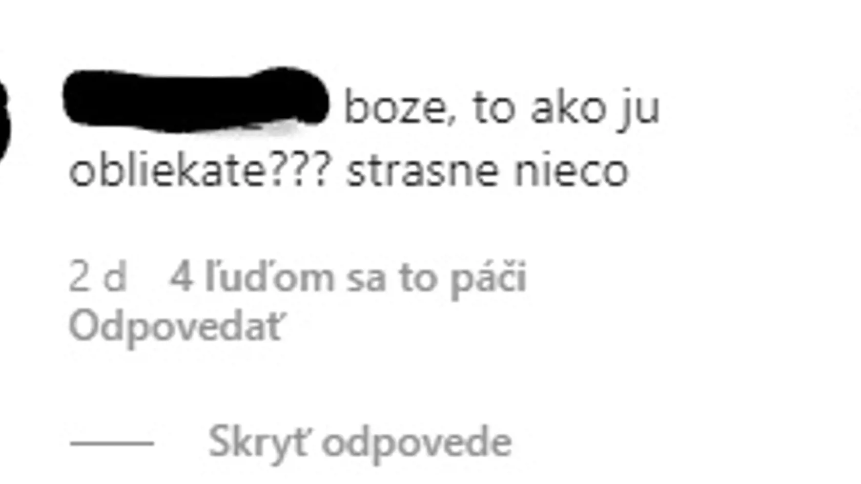 Erike písali, že šaty jej vôbec nepristanú.