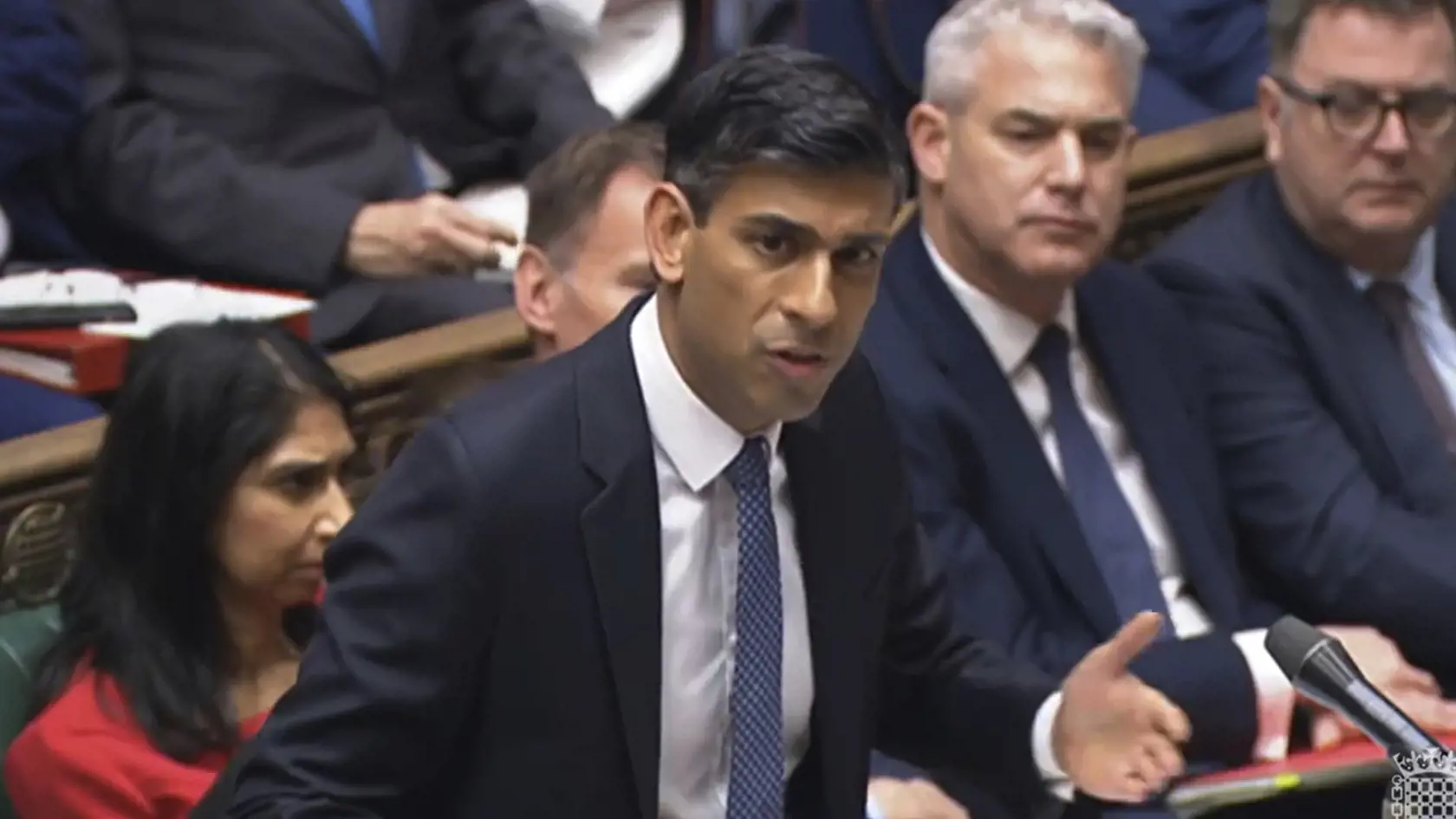 Britský premiér Rishi Sunak rozpráva na zasadnutí Dolnej snemovne britského parlamentu v Londýne 7. decembra 2022, kde  odpovedá na otázky poslancov.