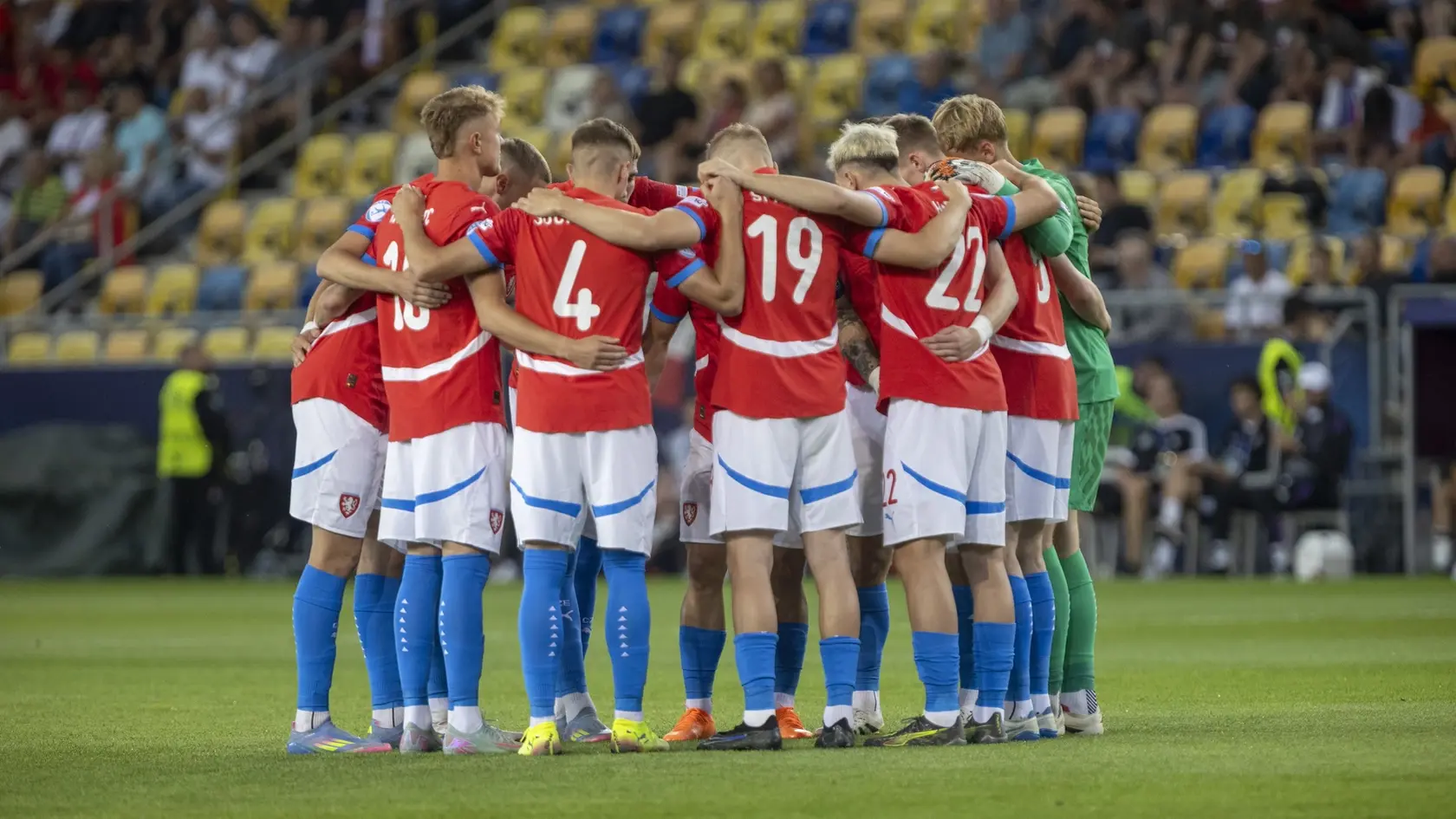 Futbalisti Česka pred zápasom s Nemeckom.