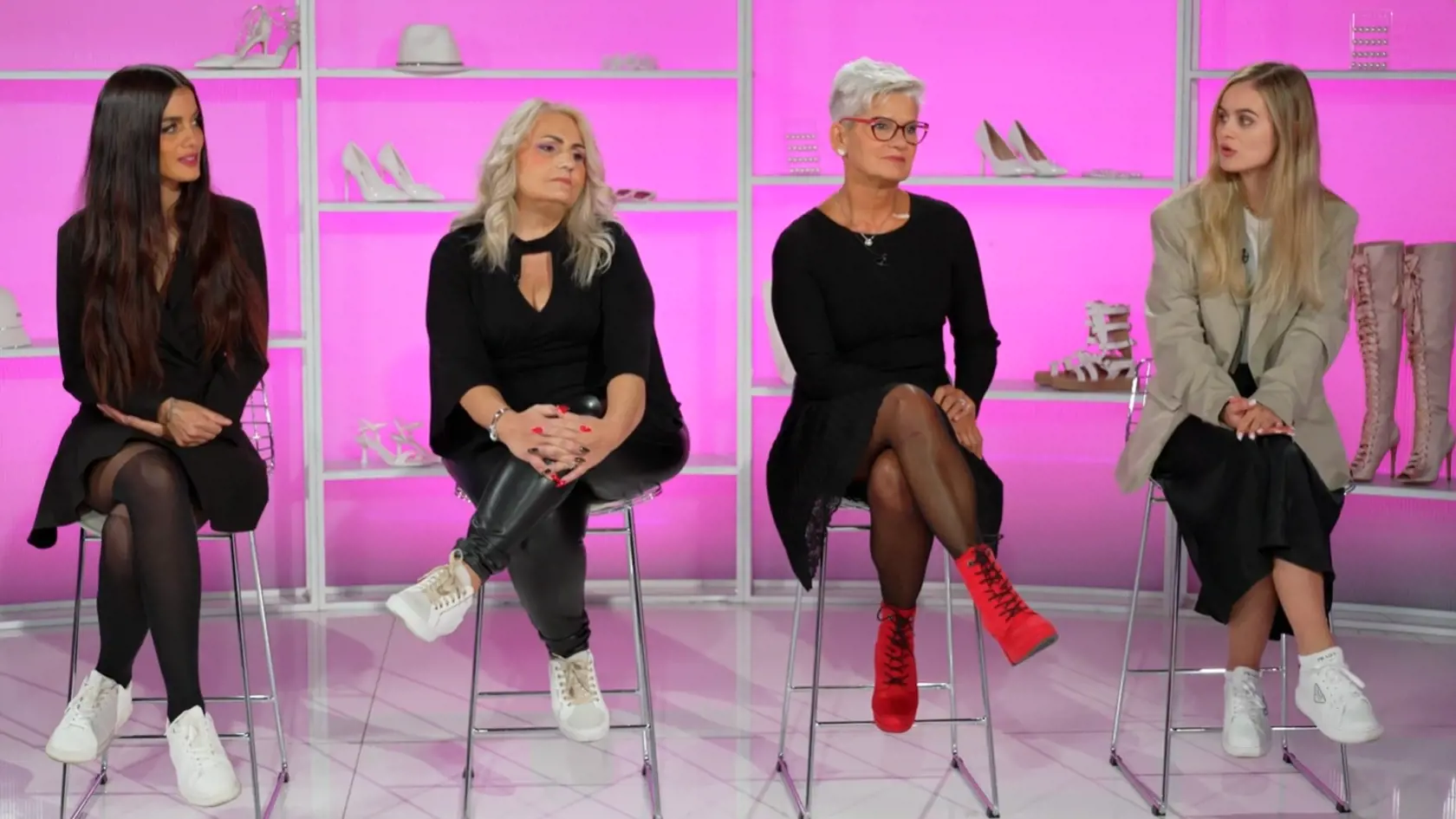 Počas Veronikinho hodnotenia sa pustili do Hely a znova jej vytkli jej outfit.