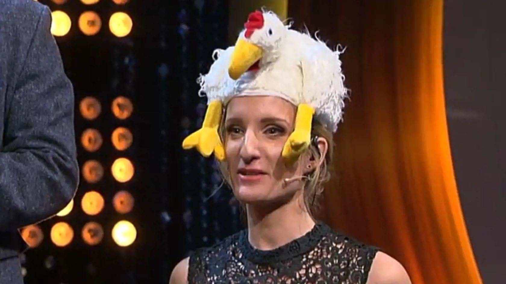 Adela sa v Chart Show zahrala aj na sliepočku.