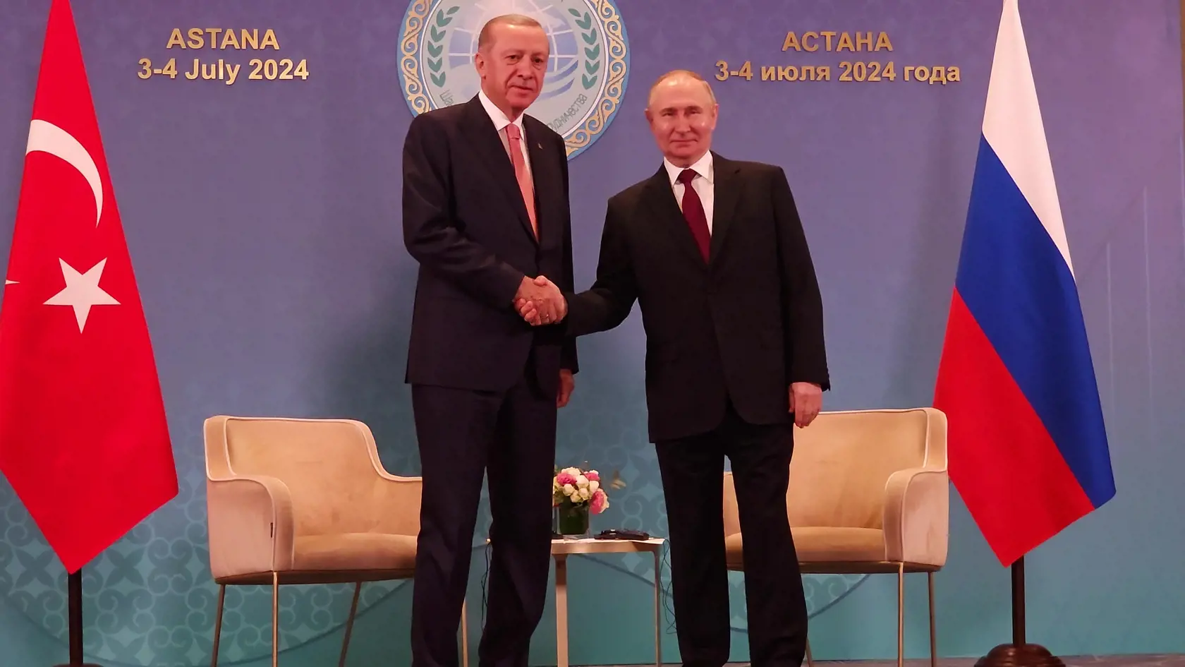 Ruský prezident Vladimir Putin rokoval v stredu popri summite Šanghajskej organizácie pre spoluprácu (SCO) v Kazachstane so svojím tureckým náprotivkom Recepom Tayyipom Erdoganom. Lídri hovorili okrem iného o Ukrajine.