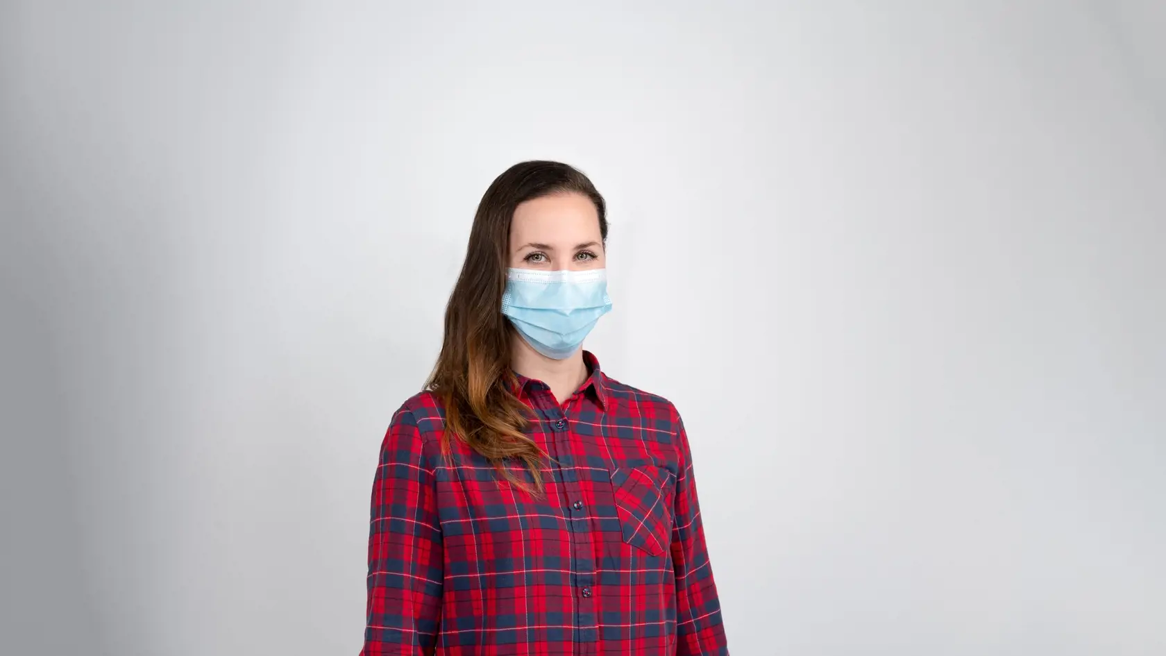 Vnútorná vrstva rúška je hypoalergénna, príjemná na dotyk s pokožkou a vyznačuje sa vysokou absorpciou potu a vlhkosti.