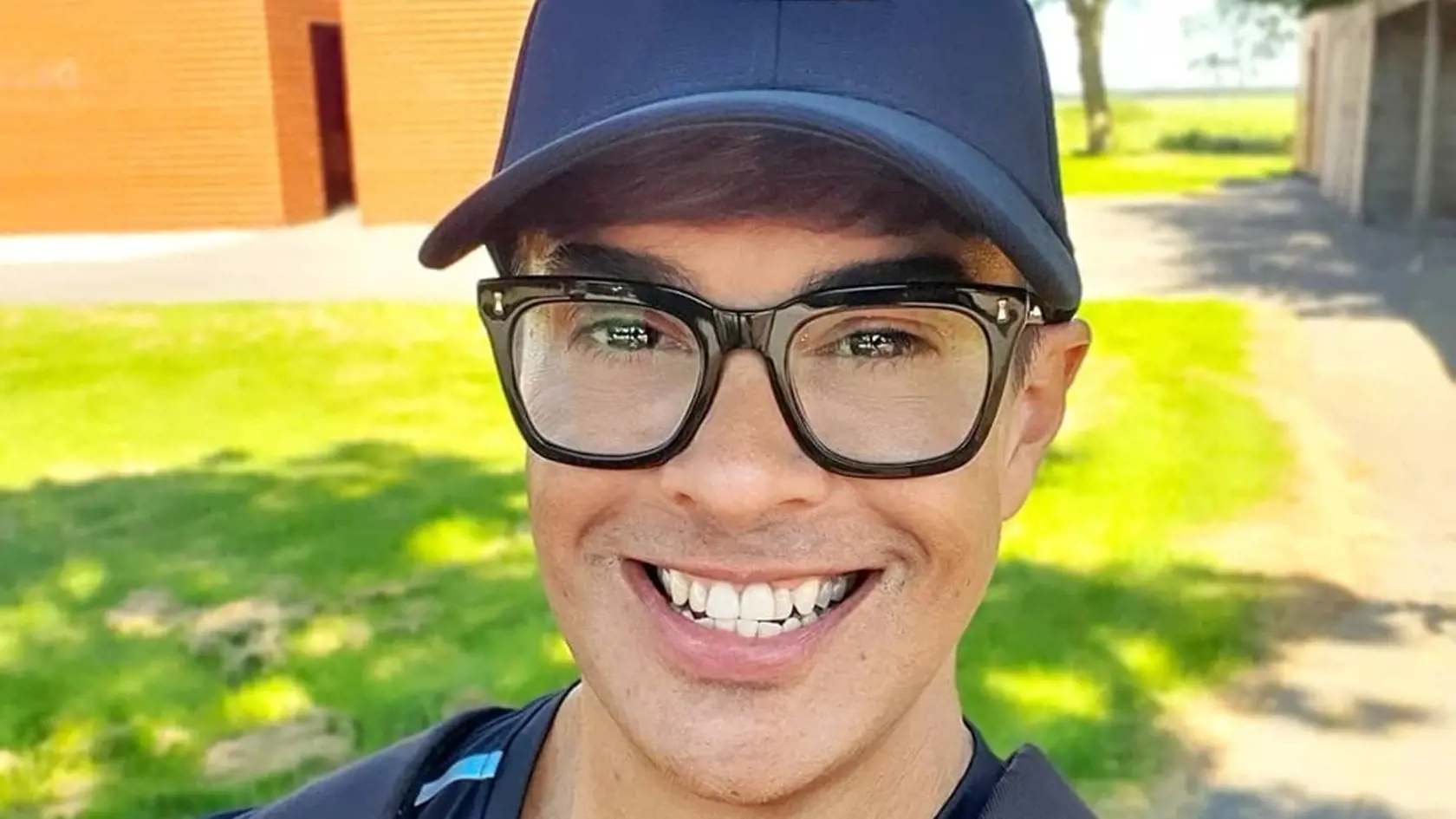 Na snímke je influencer Edson Brandao (53).