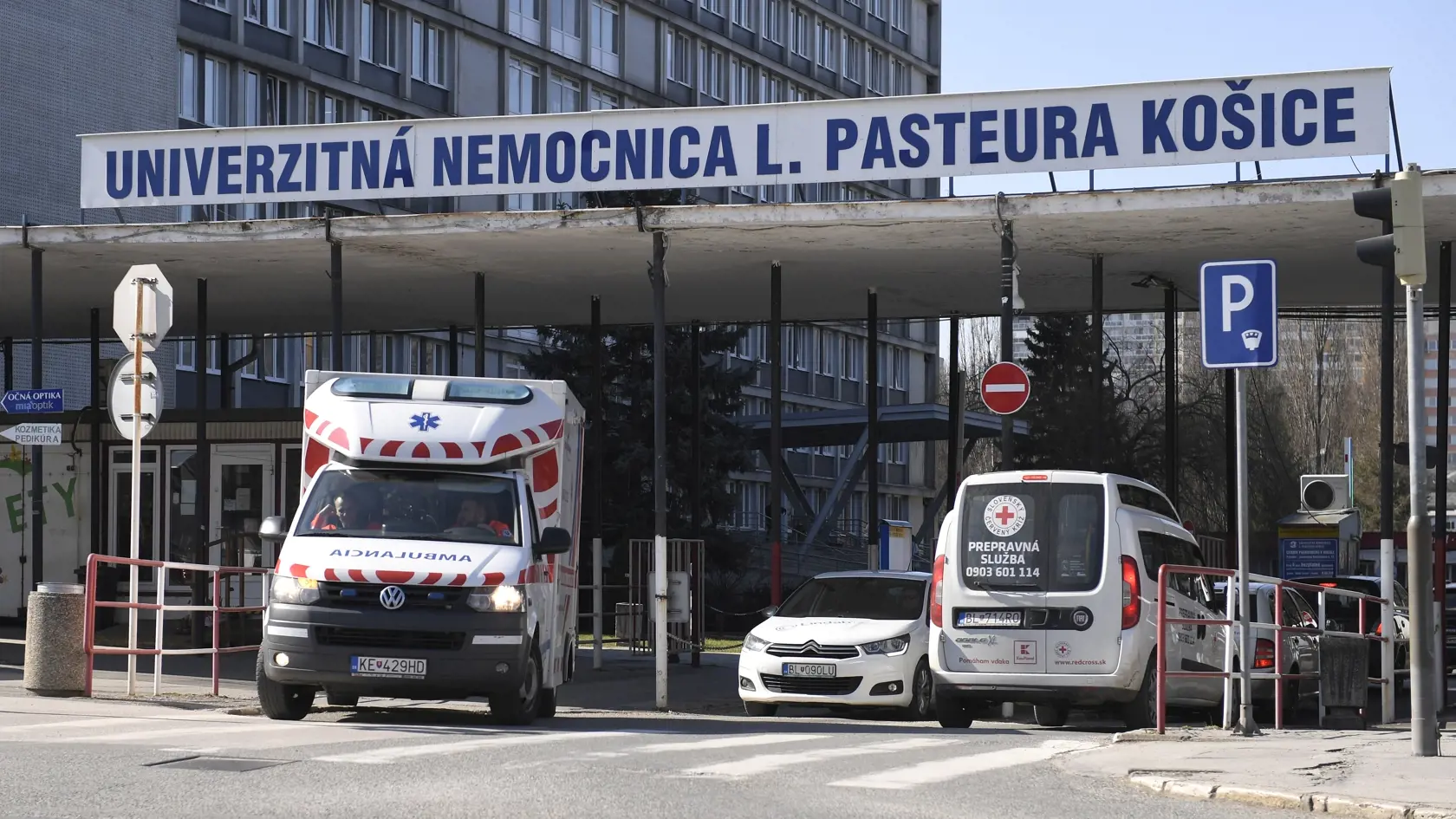 Na snímke Univerzitná nemocnica L. Pasteura v Košiciach 10. marca 2020. FOTO TASR – František Iván