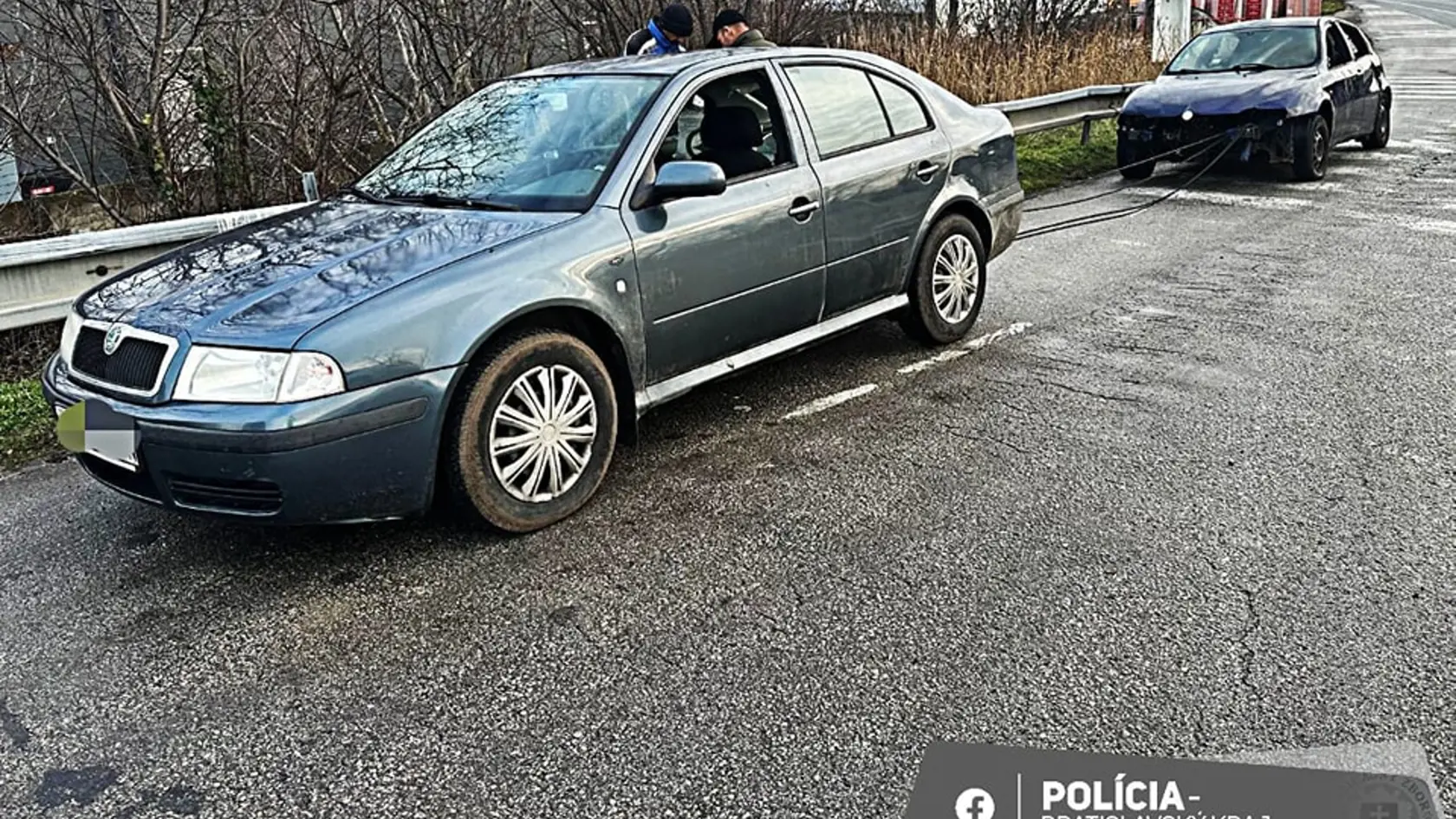 Policajti Krajského dopravného inšpektorátu v Bratislave si všimli na ceste I/62 v Senci vodiča osobného motorového vozidla značky Škoda Octavia, ktoré ťahalo iné motorové vozidlo. 