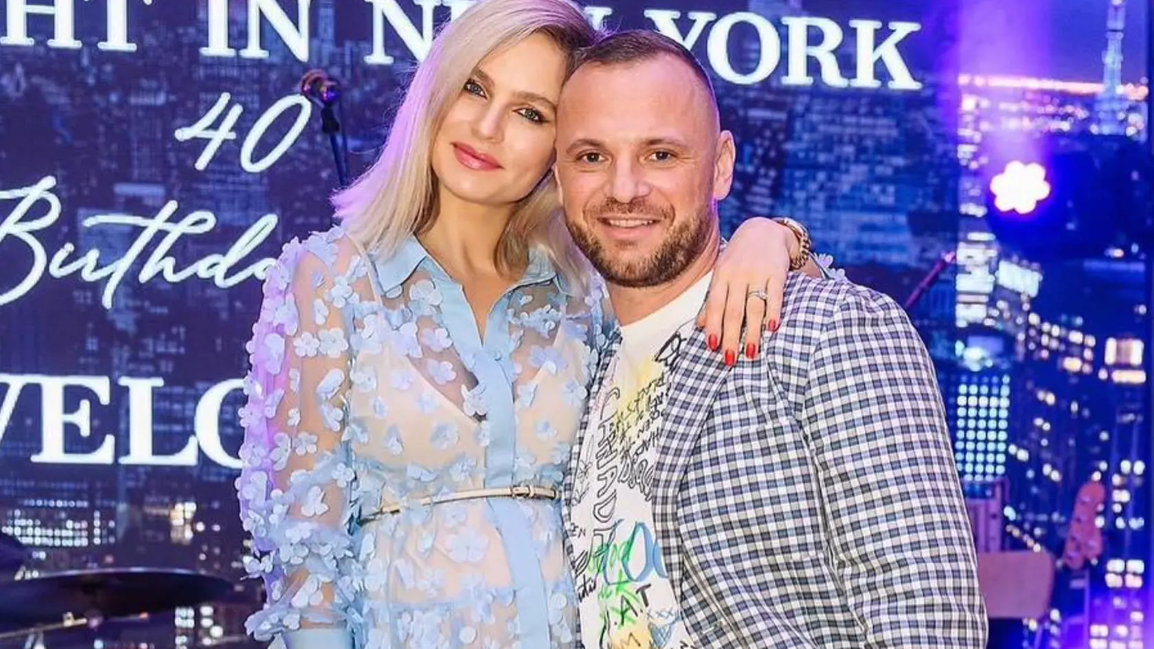 Manželka oslávenca Mariána Gáboríka Ivana Gáborík sa ohákla do priesvitných šiat. V ten večer jej to mimoriadne pristalo.