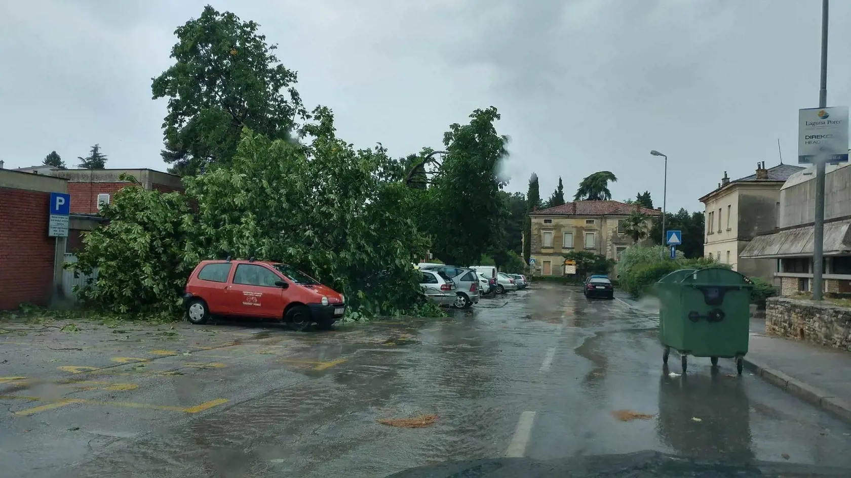 Pre silné lejaky prišla o život jedna osoba.
