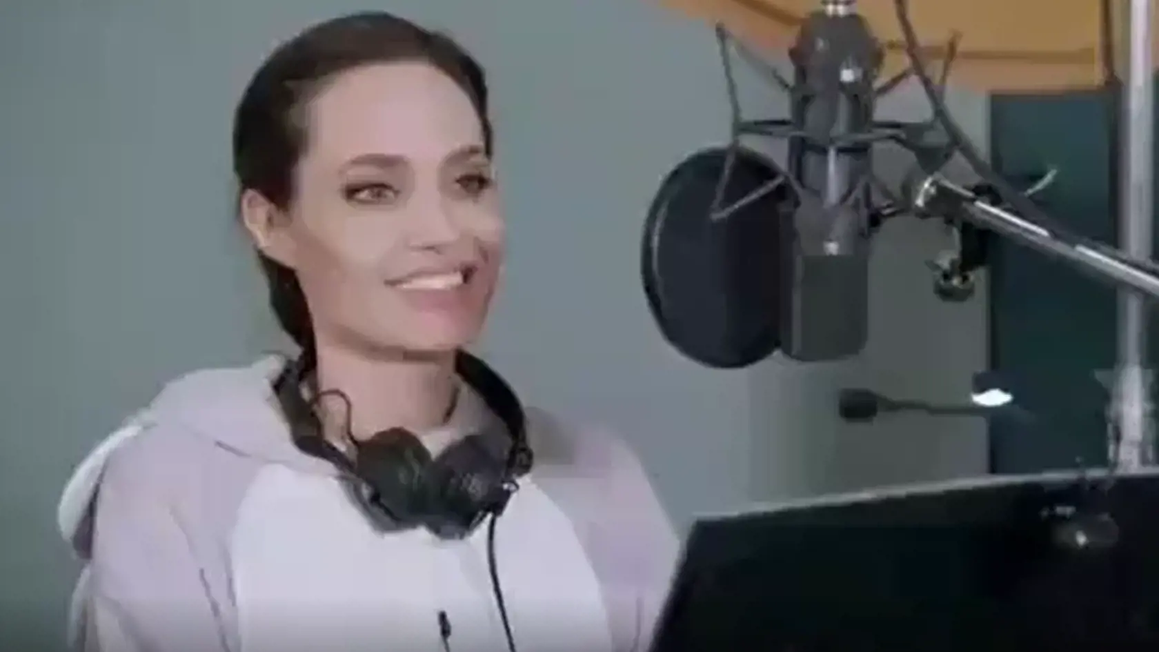 Na sociálnej sieti zverejnila záznam z dabovania nového filmu. Angelina v ňom zažiarila a oslnila fanúšikov.