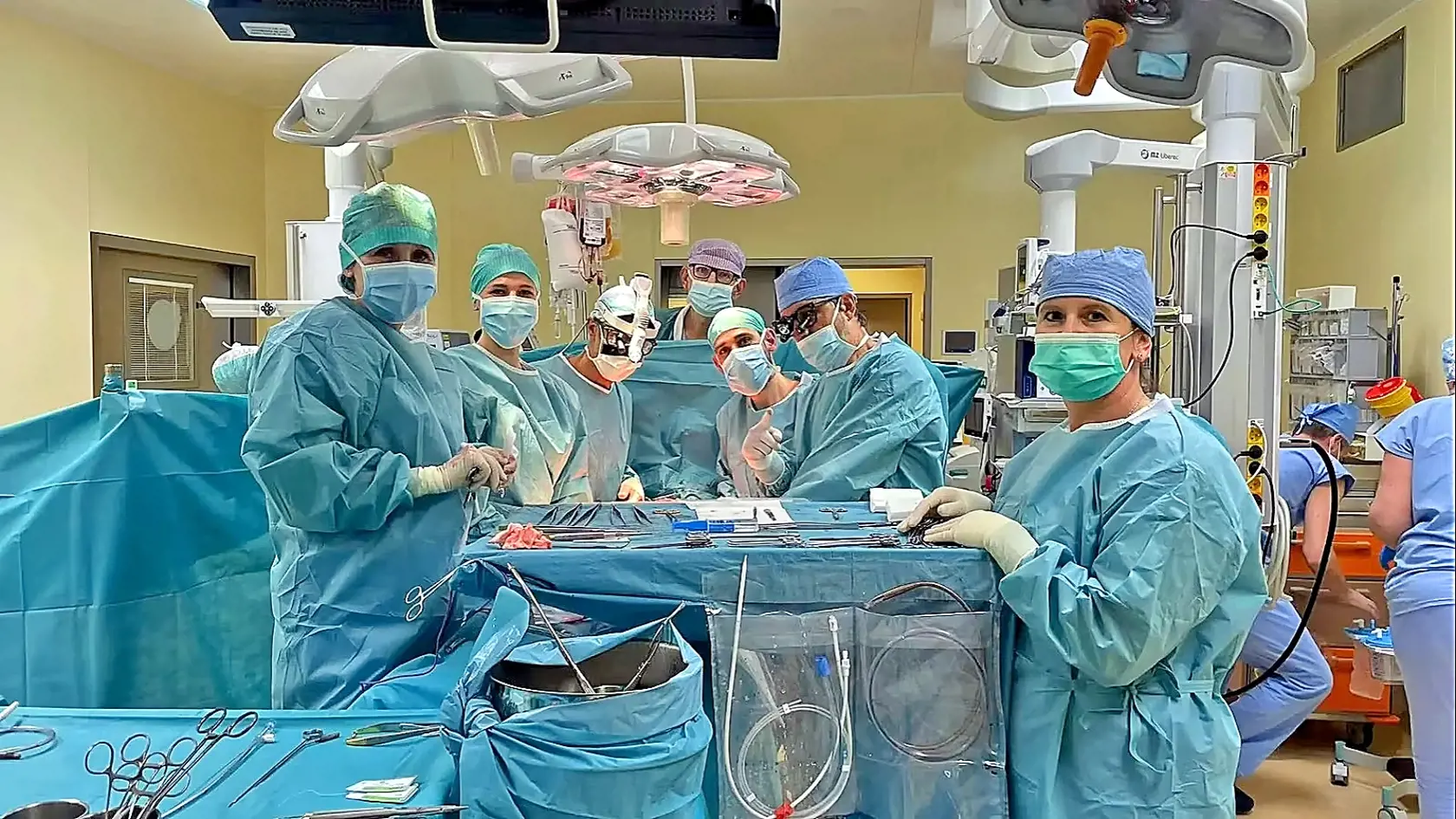 Takúto náročnú transplantáciu vykonávali lekári u dieťaťa po prvý raz.