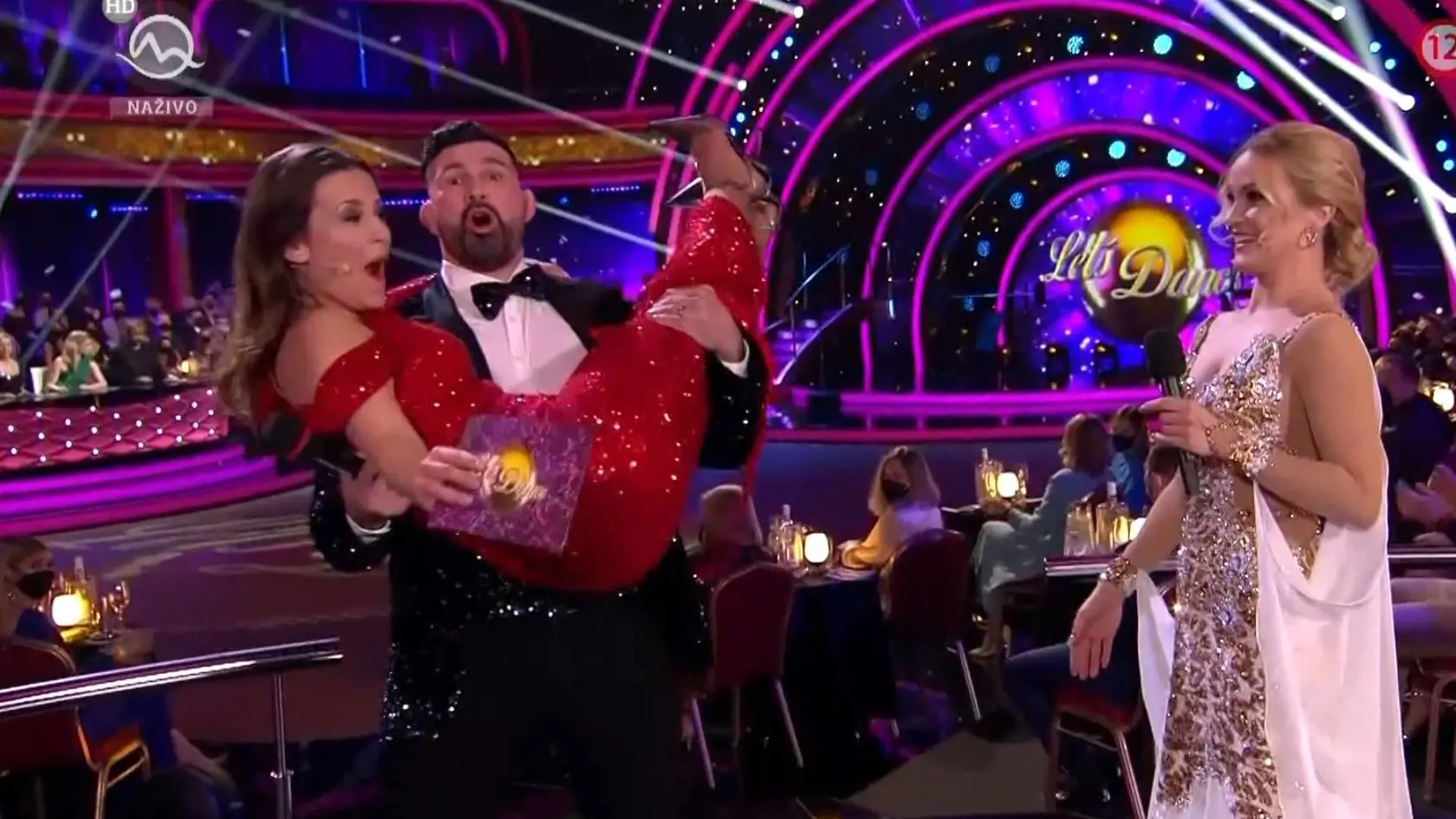 Moderátorka Let's Dance Martina Zábranská od Attilu chcela, aby ju tiež zdvihol do náruče.